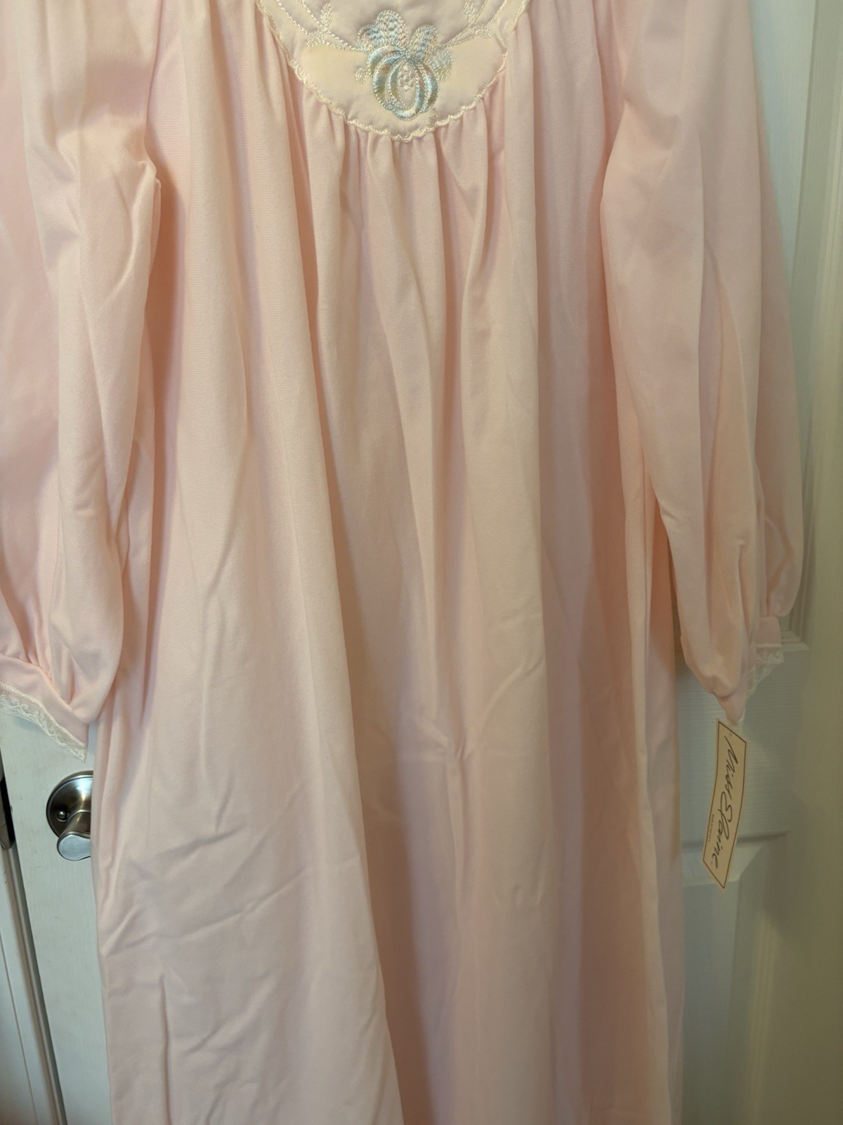 VTG Miss Elaine Nightgown With Floral Embroidery Sleeved Lace Trim Sz MED NEW!