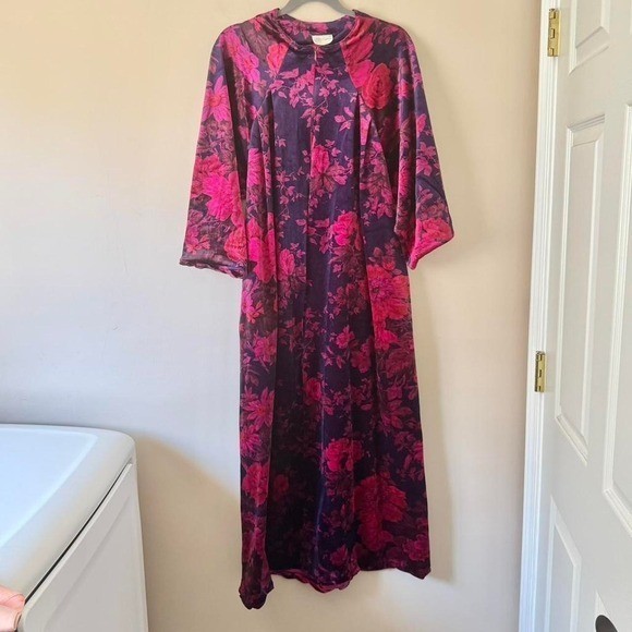Vintage Velvet Floral Robe Magenta Pink Purple Blue 80s house coat dress