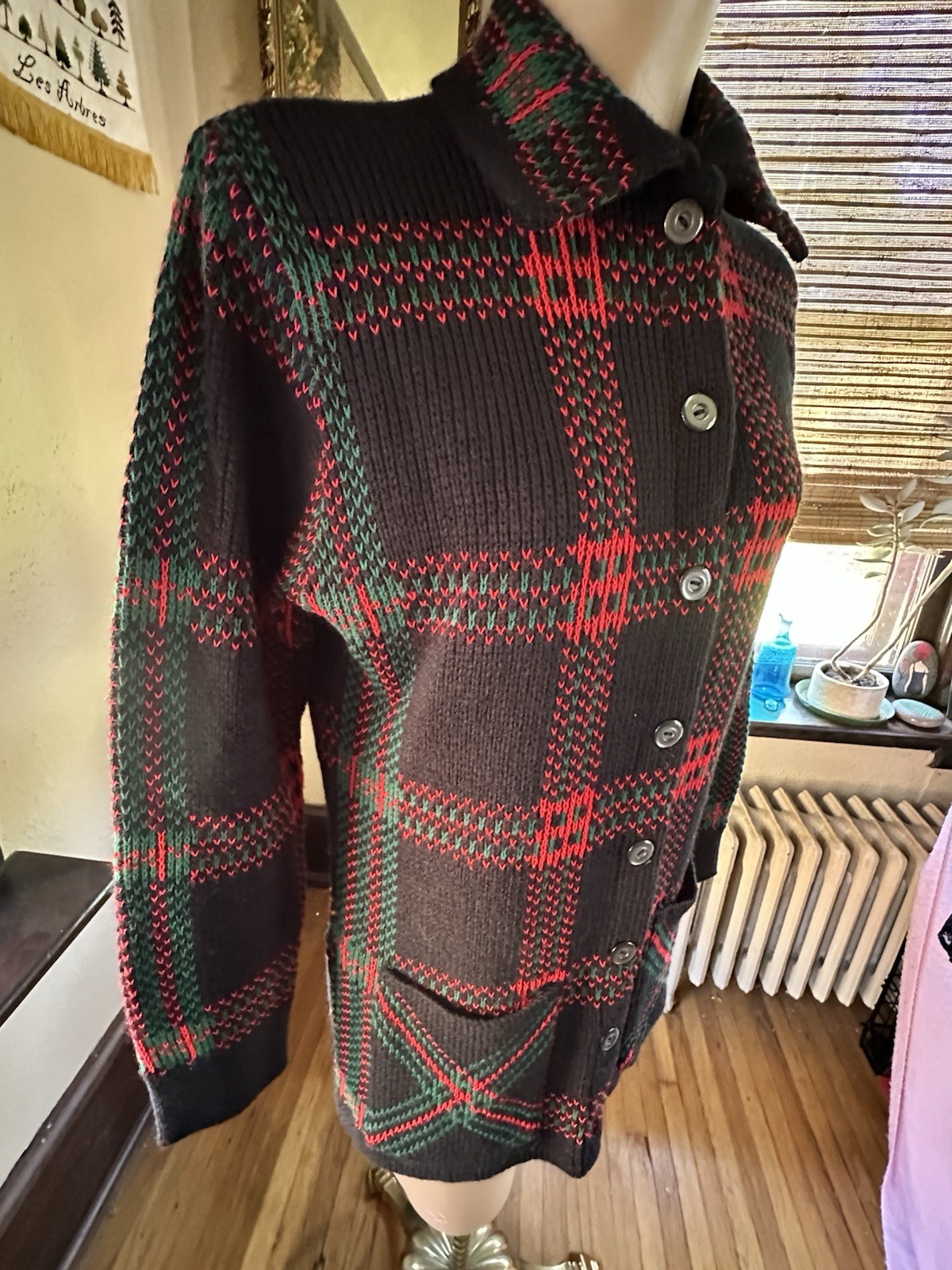 Vintage Plaid Button Up Sweater Black/Red/Green with Collar and 2 Pockets No Tag