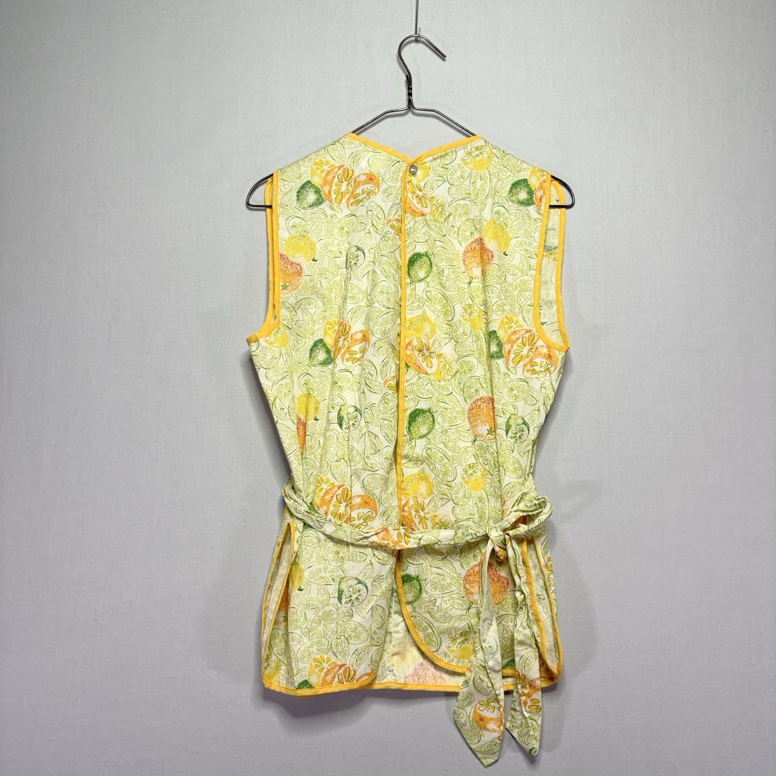 VTG 60s / 70s Full Apron – Yellow Citrus Pattern – 2 Pocket Front – MED / LARGE