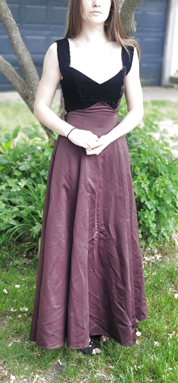 1980’s JORDAN Retro/Vintage Edwardian/Victorian Style Plum Dress Low Cut