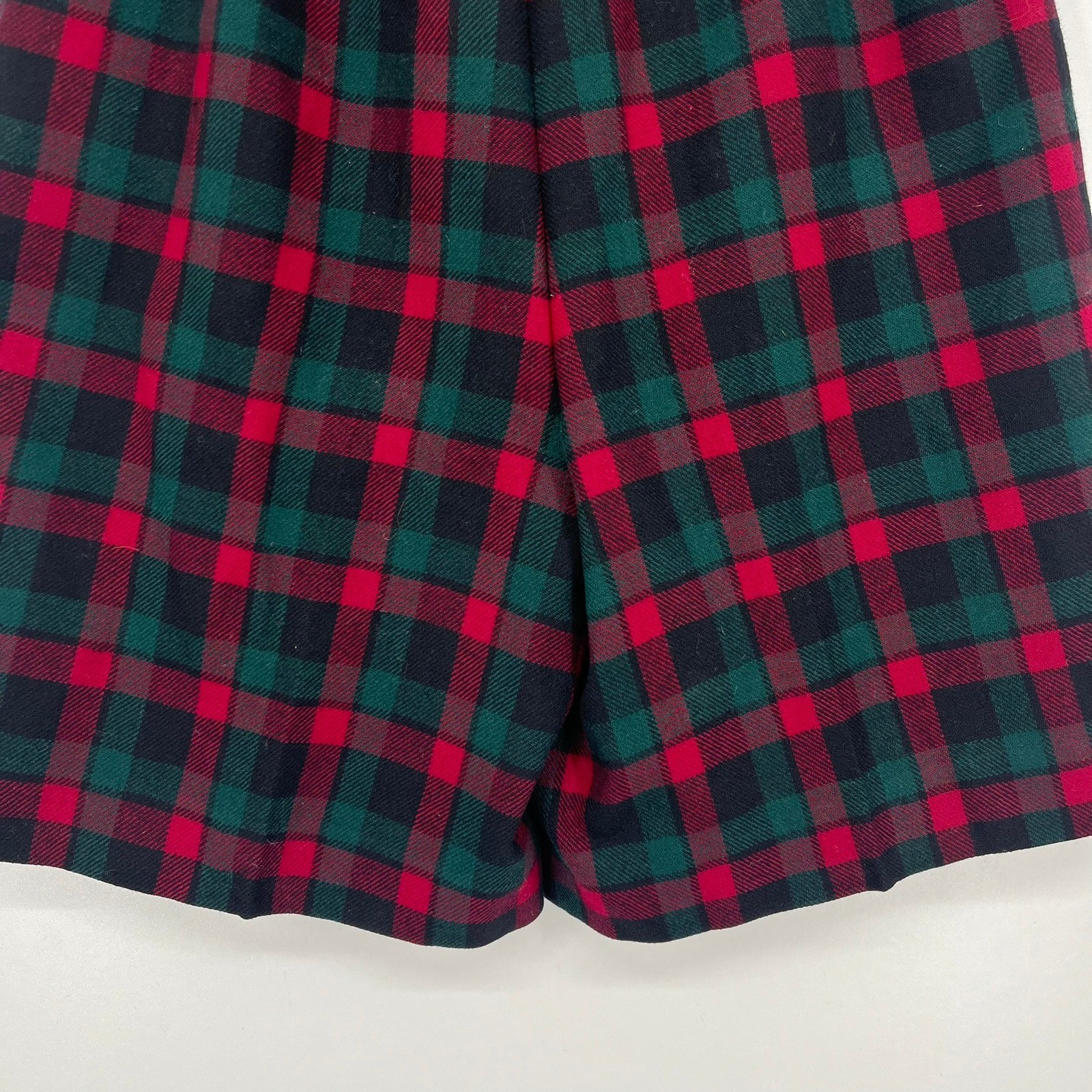 Pendleton Red Green Plaid 100% Virgin Wool High Waisted Pleated Shorts Womens 4