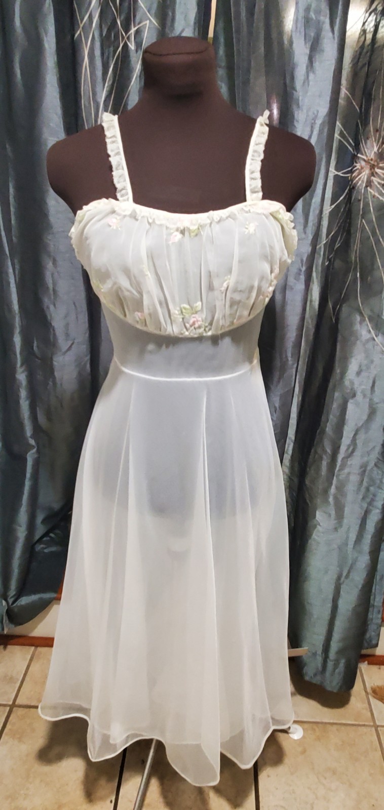 Mid-Century Vintage Lady Leonora 60’s Sheer Lace Nightgown Robe, EUC