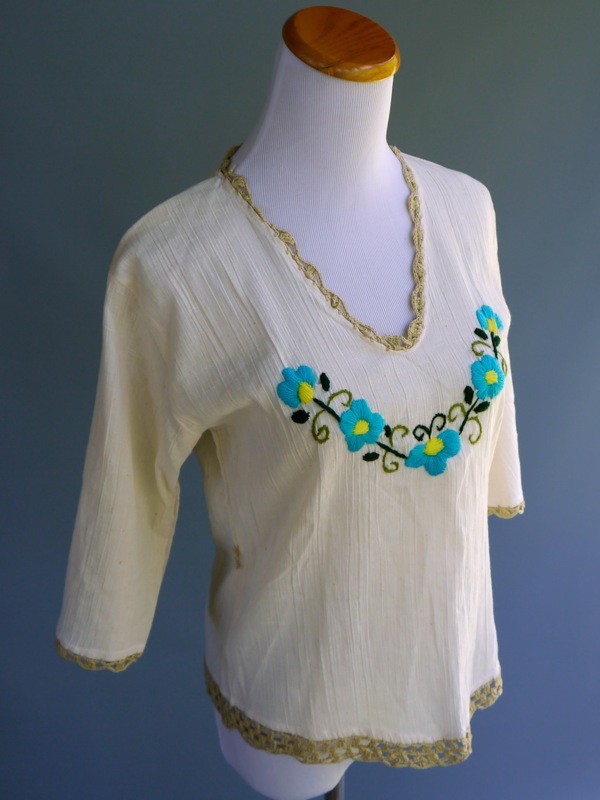 VTG 70s Mexican Cotton Gauze Top Floral Embroidery Yarn Crochet Trim NOS New S