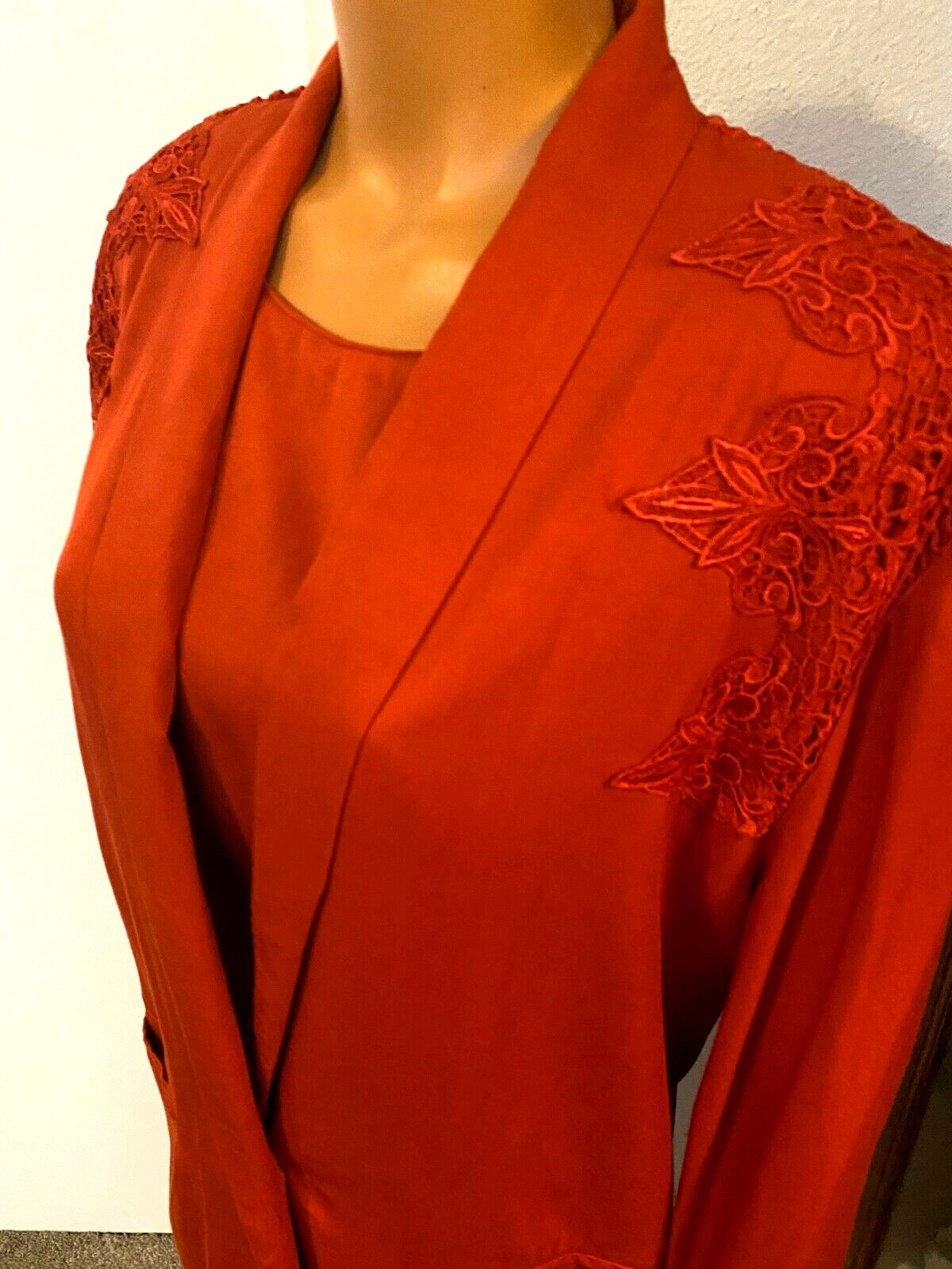 VTG 80’s BESSIE CALIFORNIA FESTIVE RED RAYON W/ LACE JACKET & BLOUSE SET SZ L
