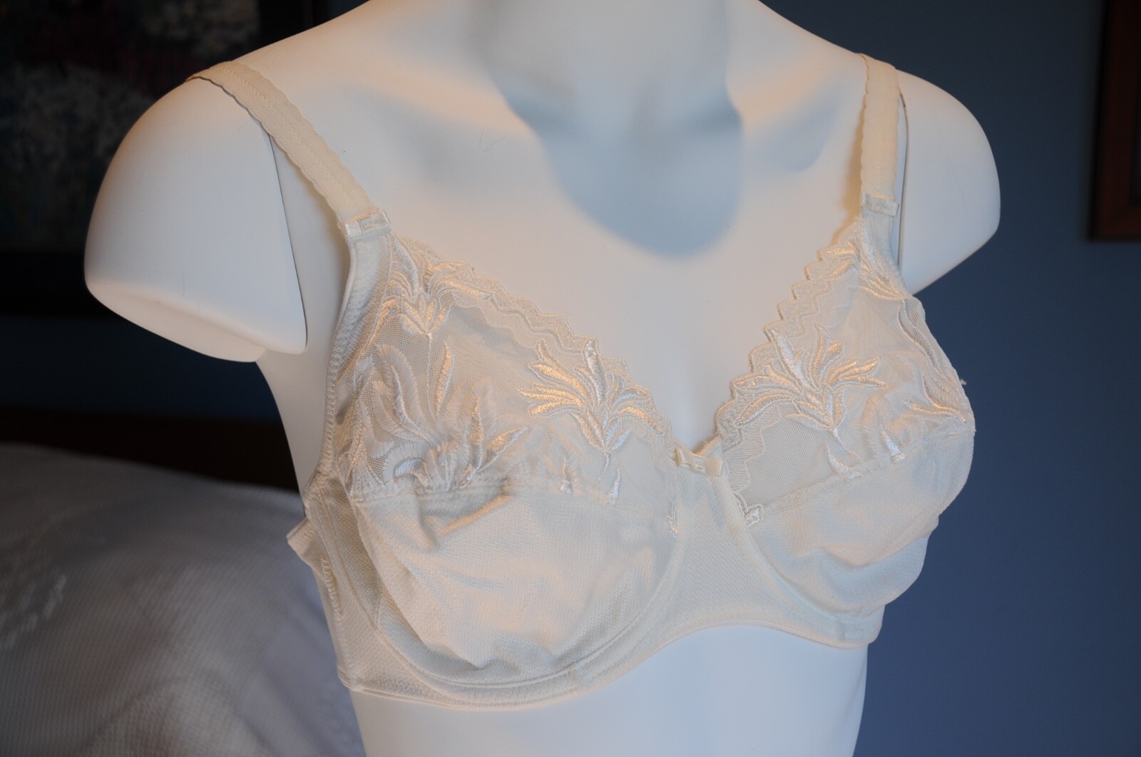 2 Vintage Chantelle „Amazone” Bras, White & Black, Size 36C