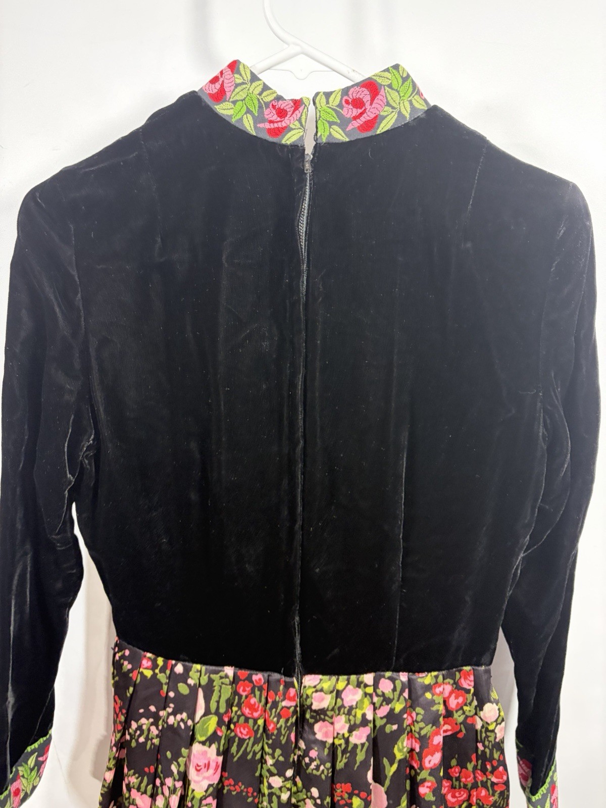 Vintage R&K Velvet & Floral maxi dress 1970s SIZE 12 See Measurements In Photos
