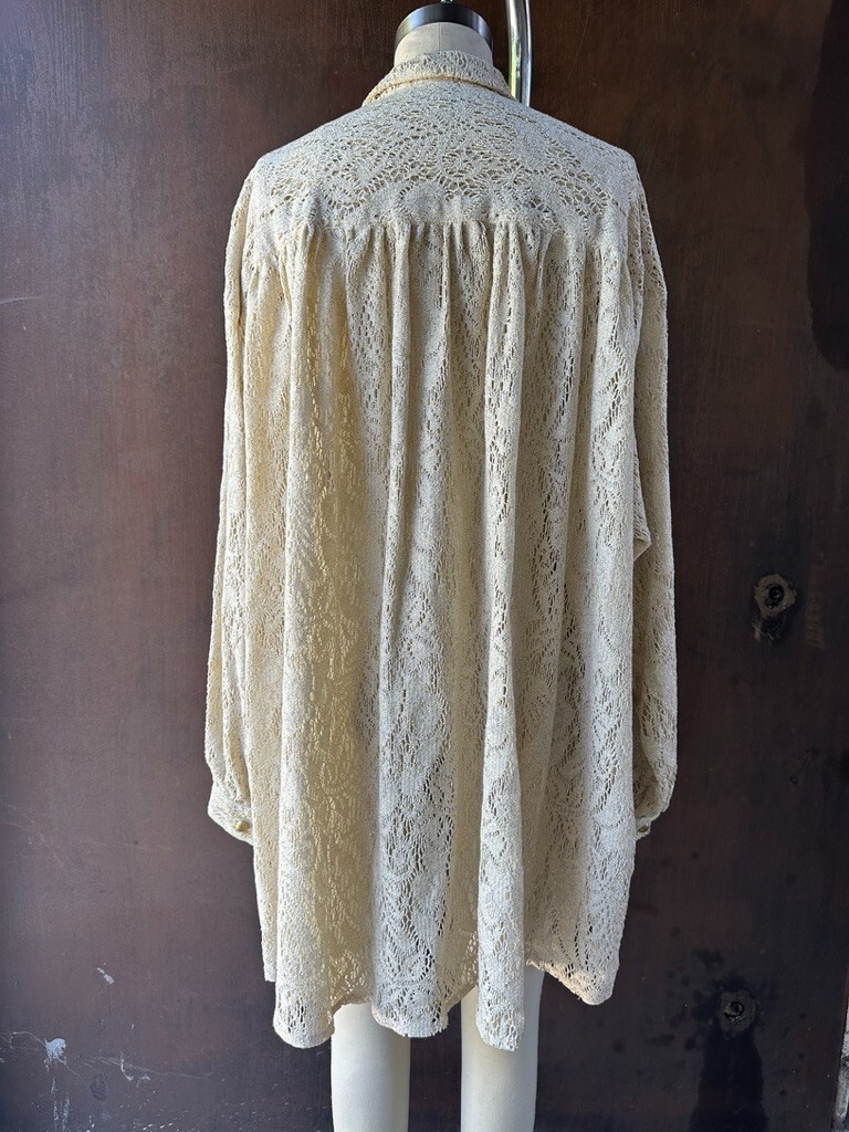 Vintage Authentic AKA romantic cream and gold lace blouse w/ gold buttons size L