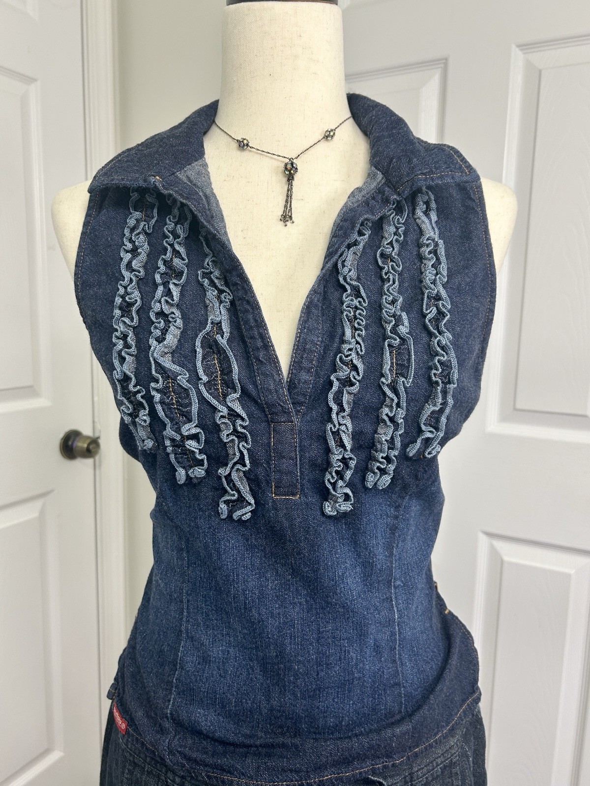 Vintage Made in USA Guess Denim Ruffled Zip Up Sleeveless Top Size Medium