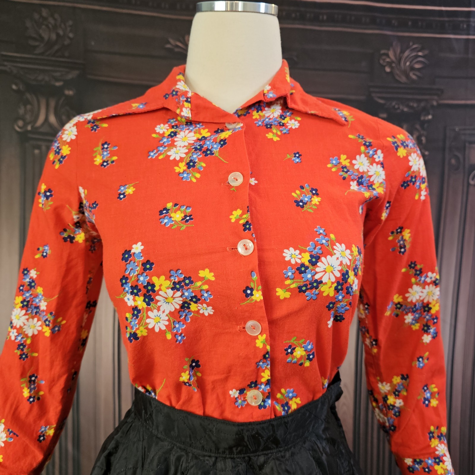 Vintage 1970s Blouse Top Shirt Red Floral Pointed Collar Half Sleeve Retro Pinup