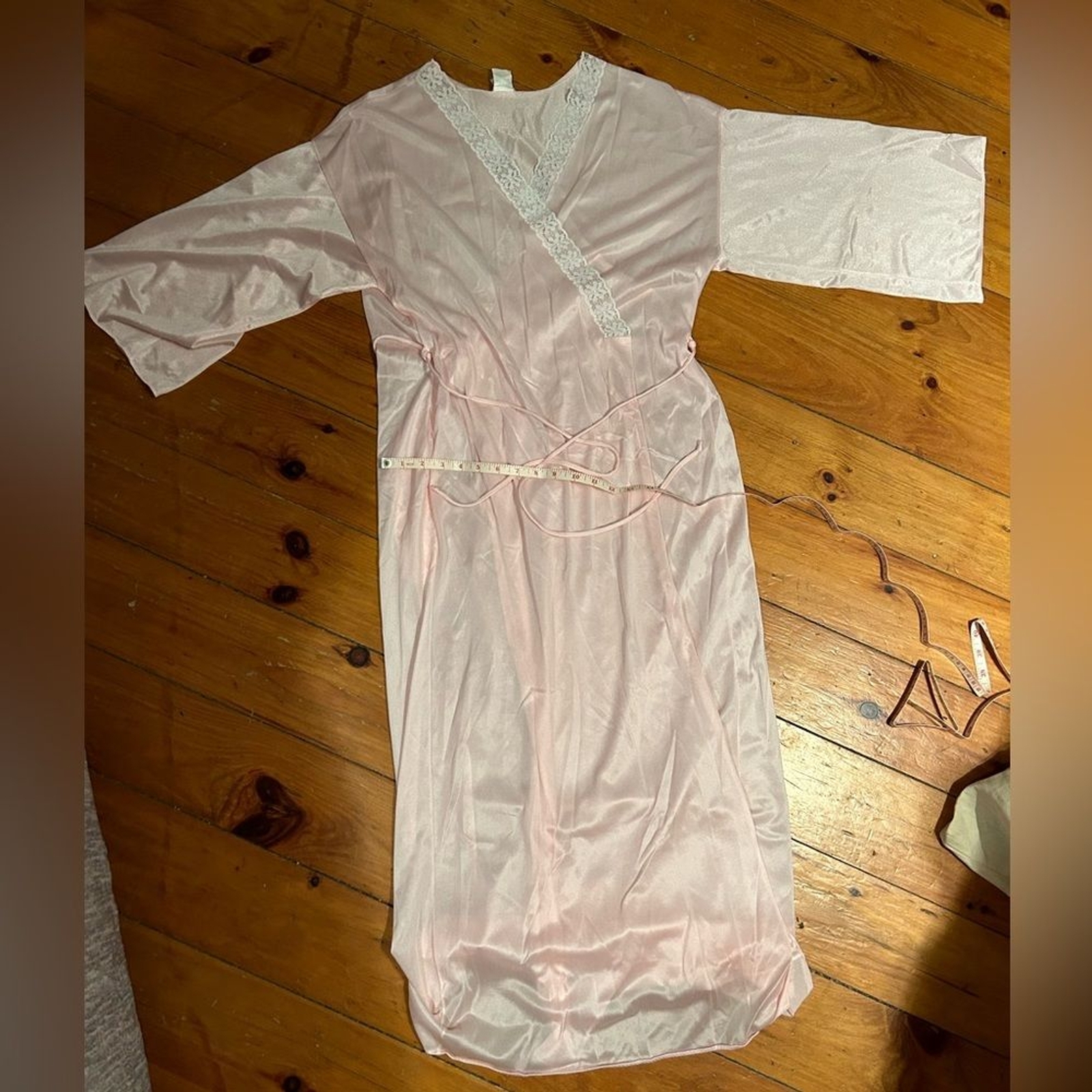 Avon Dreamy Nights Vintage Satin Peignoir Robe size 36/44 Lace Accents Tie Wrap