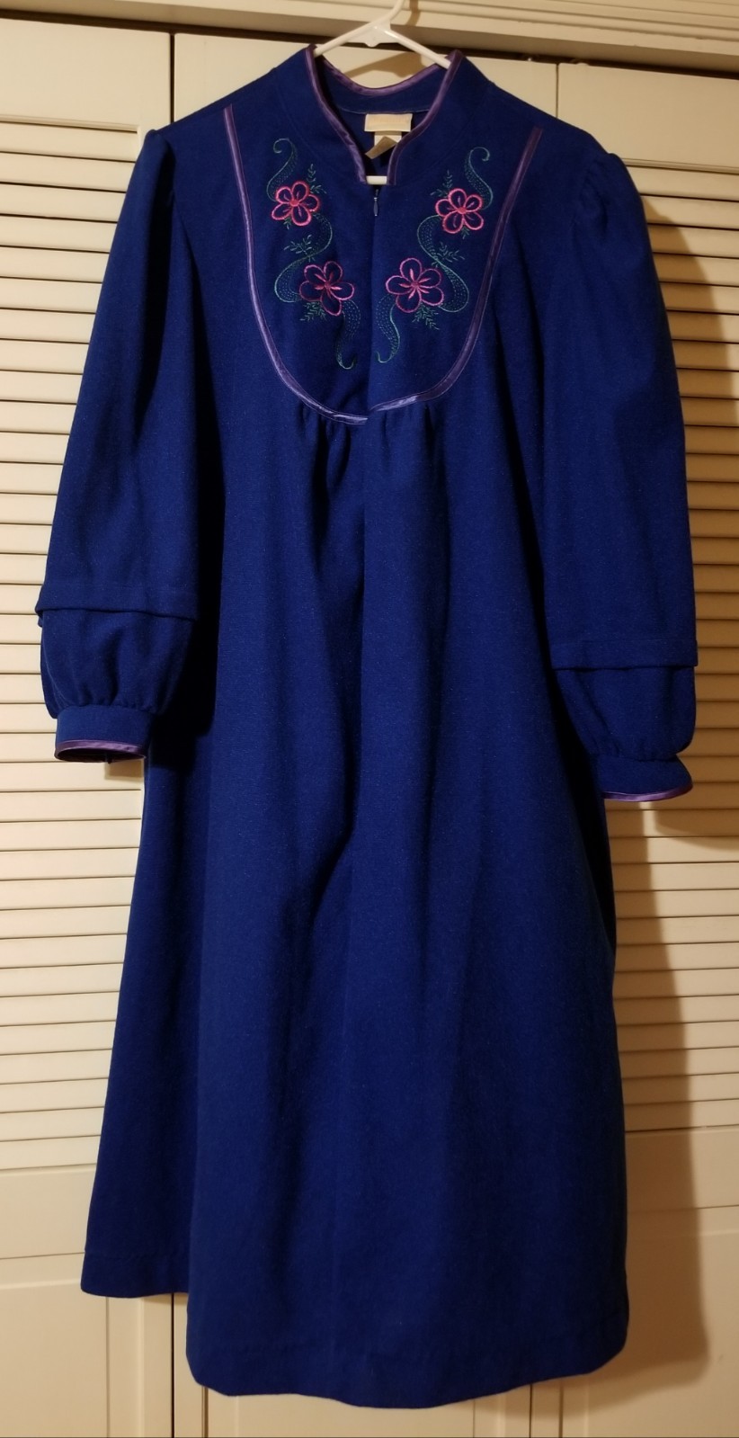 Vintage Adonna Large Warm Soft Housecoat Robe Dressing Gown Blue Embroidered
