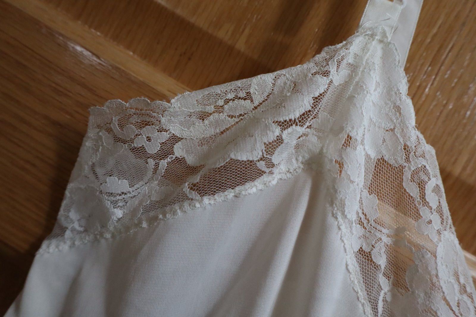 VTG 70s Stoneswear World Of Fashion Size 36 Cream/Off-White 100% Nylon Full Slip