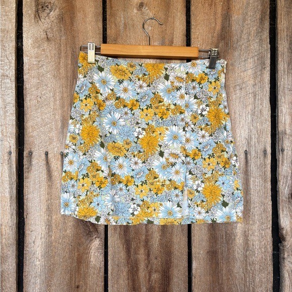 Urban Outfitters Blue & Yellow Daisy Floral Mini Skirt Size Medium Boho Summer