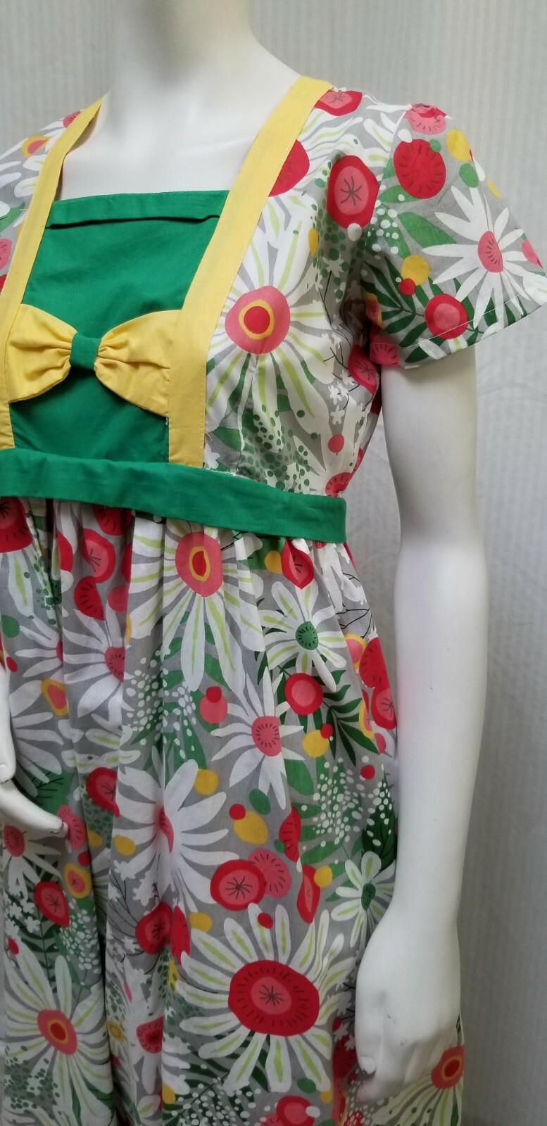 Vintage Gray Red Green Yellow Floral Print Milkmaid Dress – Size M – EUC