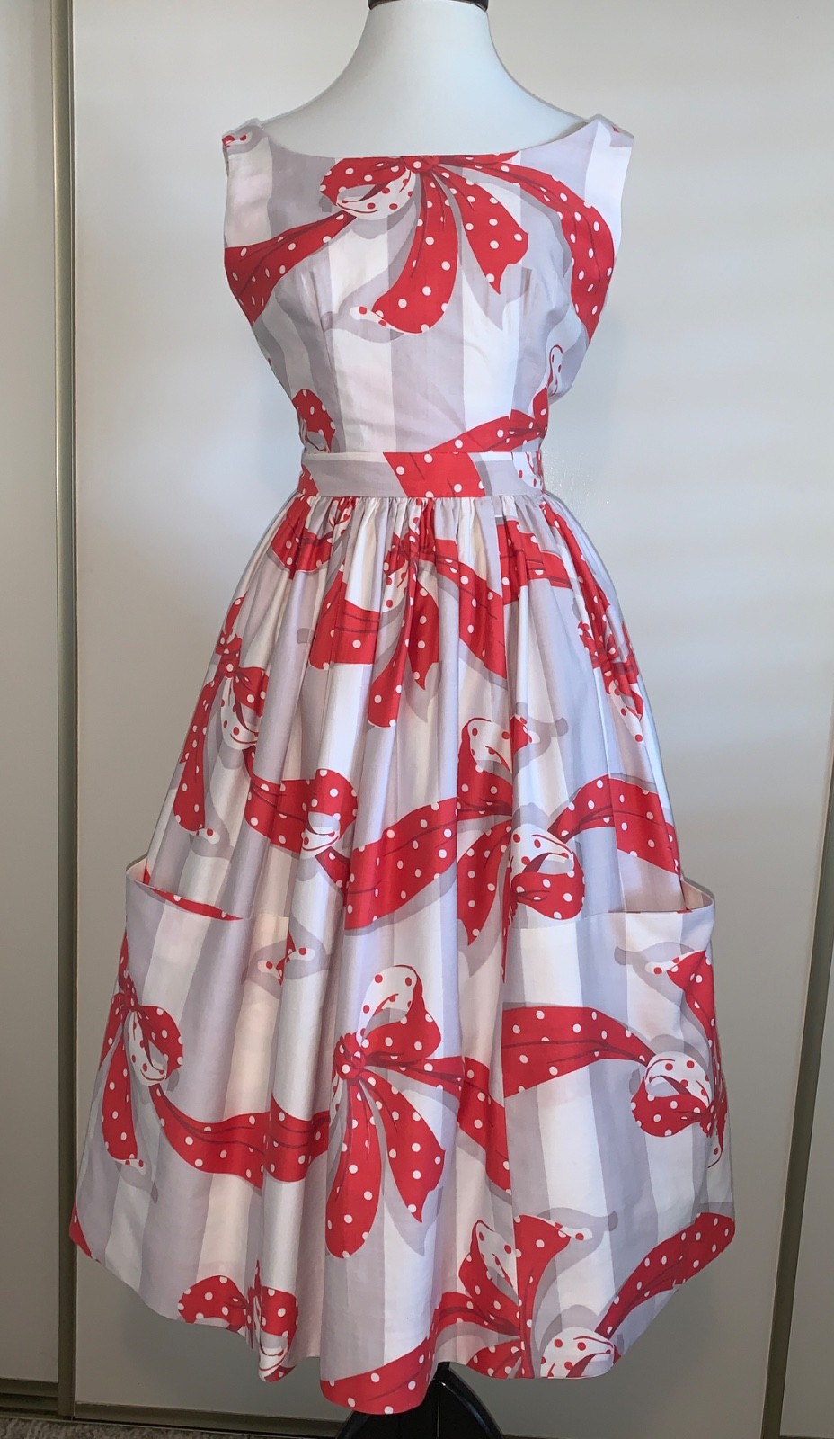1950-60s Vintage/Retro Rockabilly Full Skirt Wrap Dress w/Pockets — Great Look!
