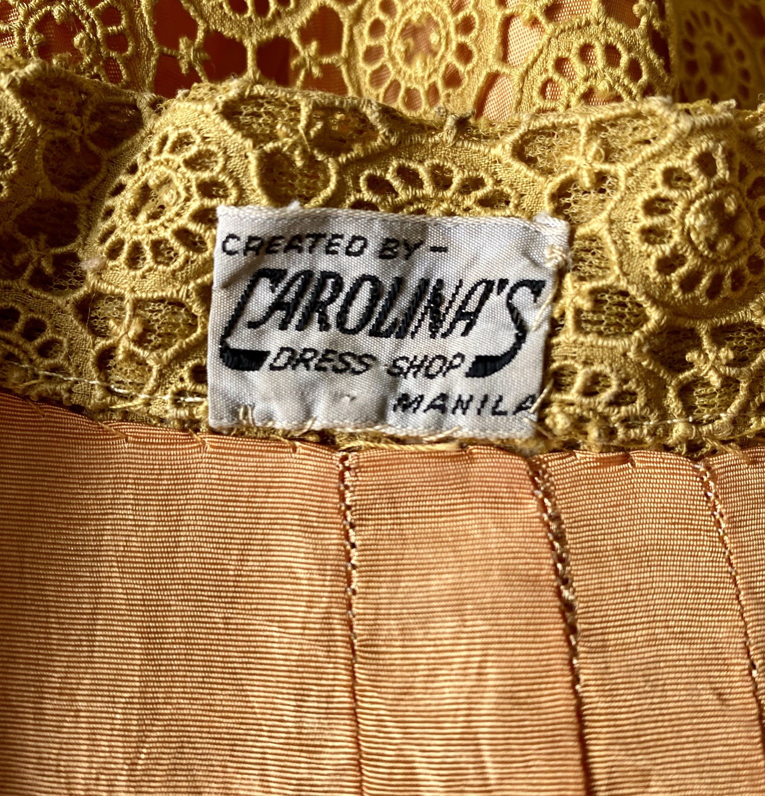 Vintage 50s 60s Gold Lace Manila Cheongsam Dress Carved Bodhi Rose Buttons XS/ S