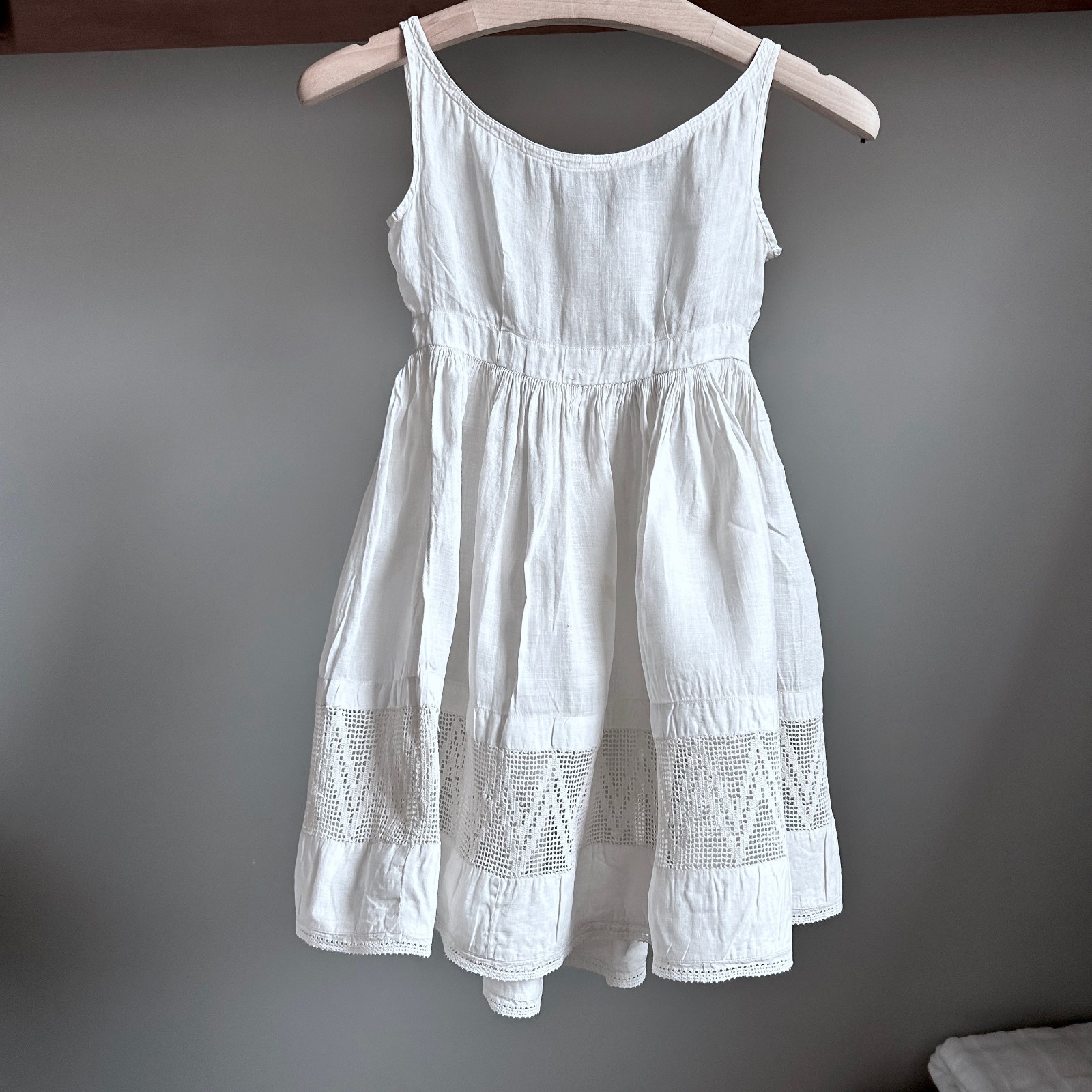 Antique 1890s 1900s Edwardian Girls Linen Dress Crochet Lace Trim 25 Bust
