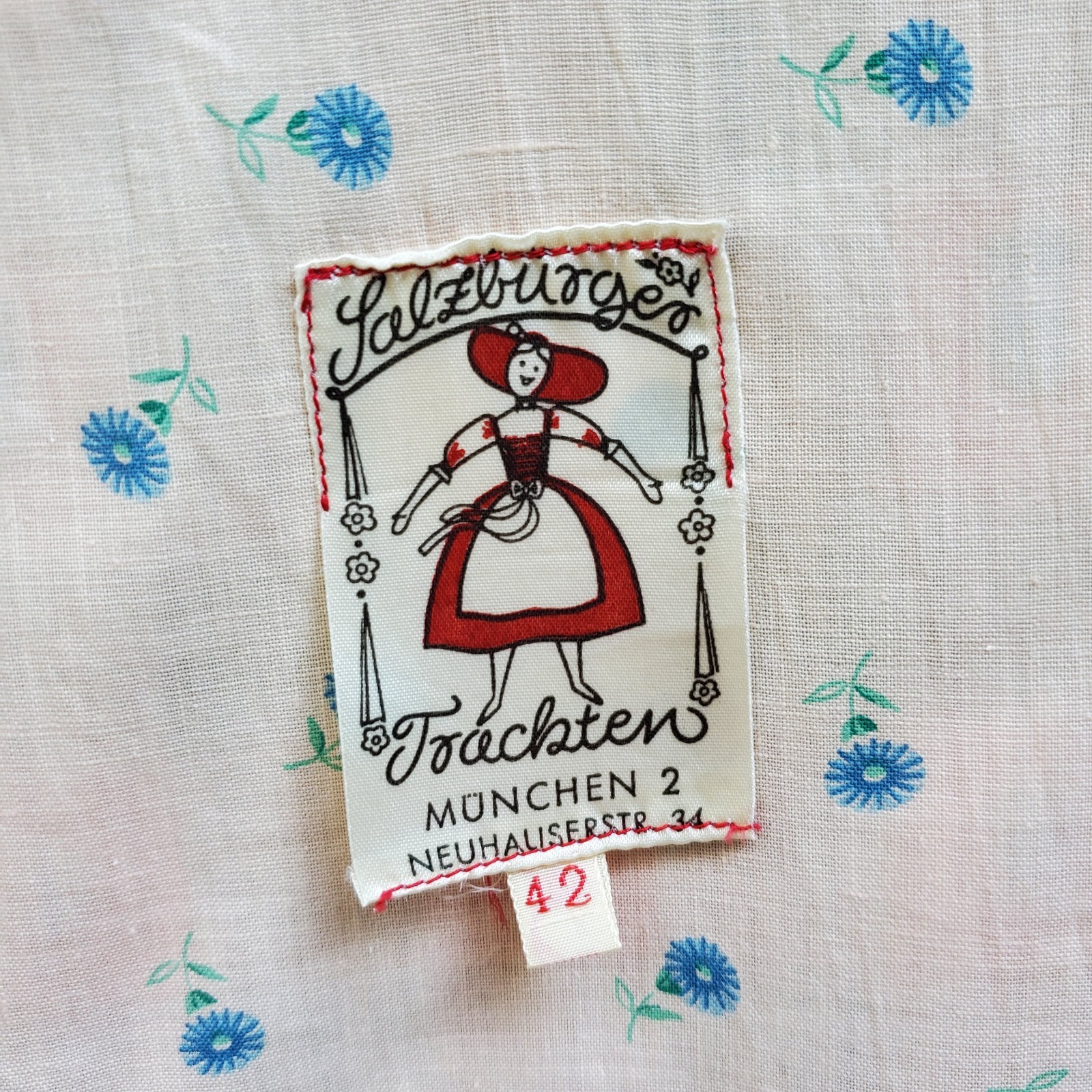 Vintage Salzburger Trachten Traditional dirndl dress red cotton floral