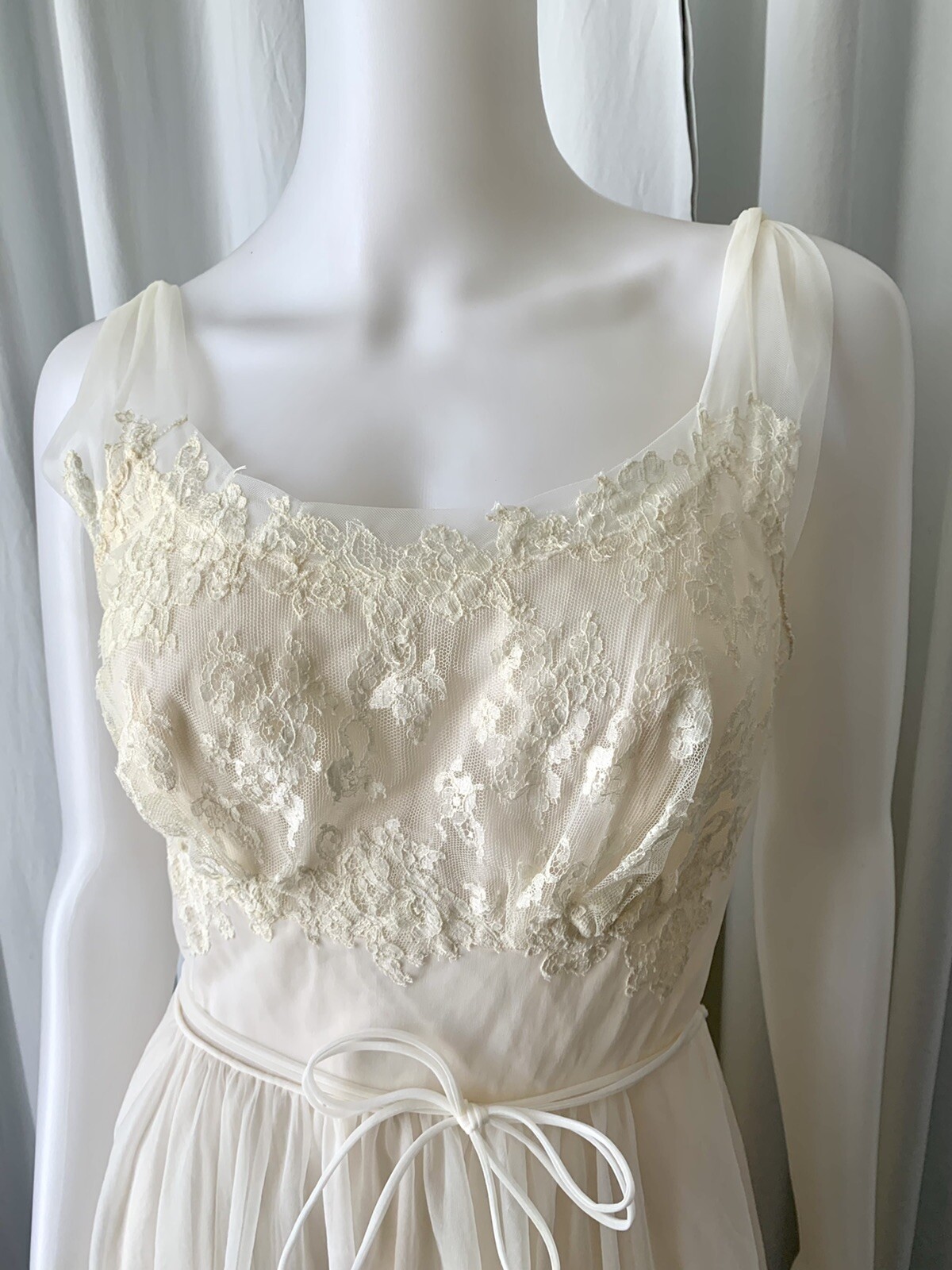 Vintage 50s Vanity Fair White Lace Slip Sz 32
