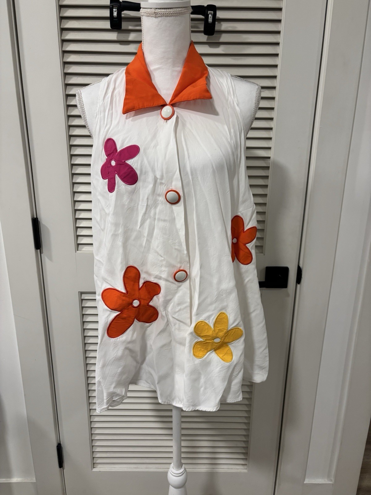 YOU NIQUE Vintage Floral Applique Sleeveless Collared Shirt Small White Orange