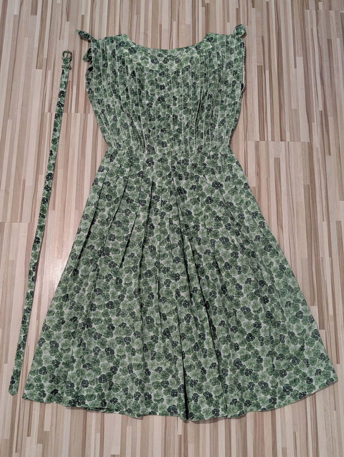 Green 1950s to Early 60s Floral Day Dress with Matching Belt & Lovely Details
