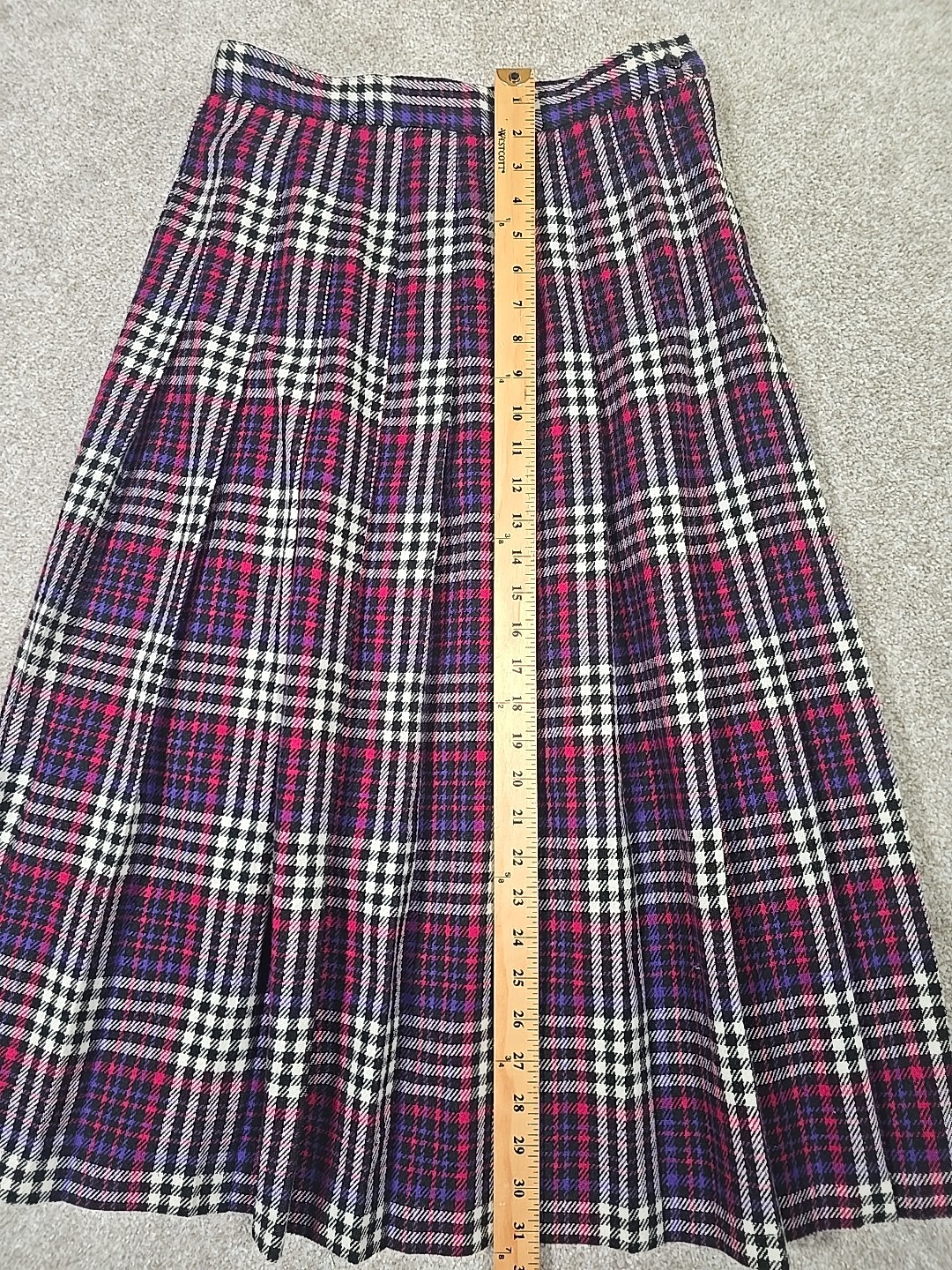 Leslie Fay Plaid Pleated Skirt Mid Length Poly Wool Blend USA Made Women’s 12