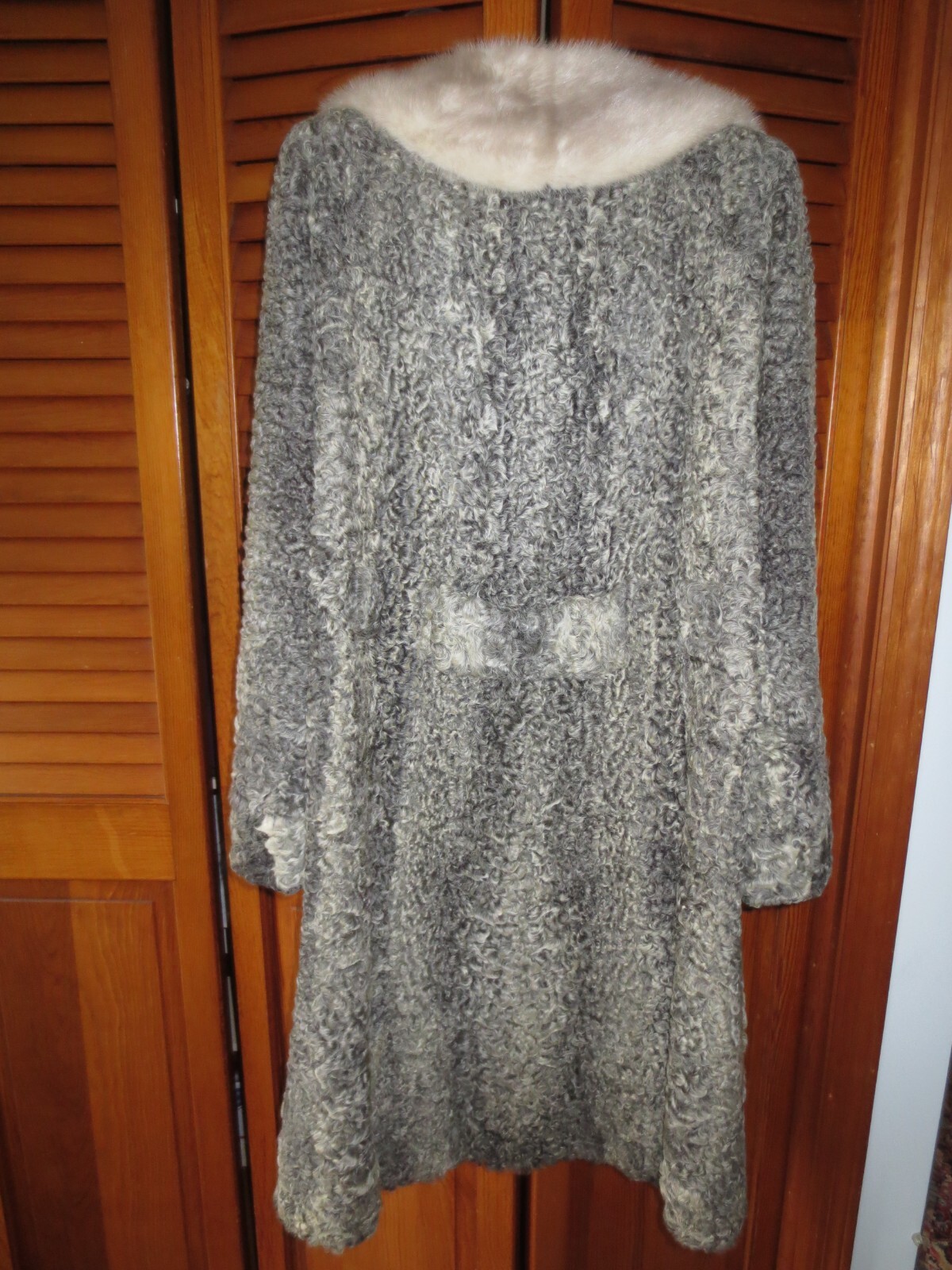 LADIES Norman Littmann CURLY LAMB FUR COAT w/HALF BELT &MINK FUR COLLAR W/Hanger