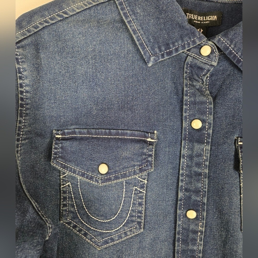 True Religion womens M Denim Western Snap Button Shirt Blue Horseshoe Pockets