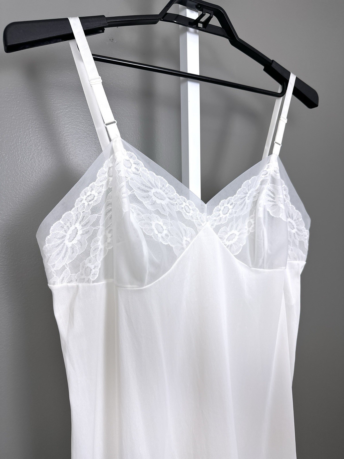 Vintage Vanity Fair White Full Slip Size 42 Antron III Illusion Sandwich Lace