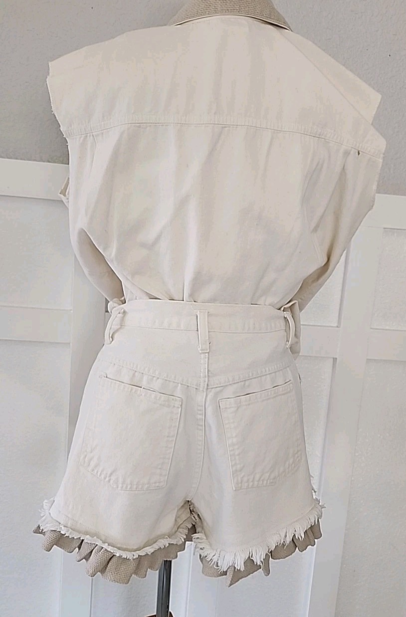 vintage Enchante set of blouse and shorts Ivory Color Size Large Used