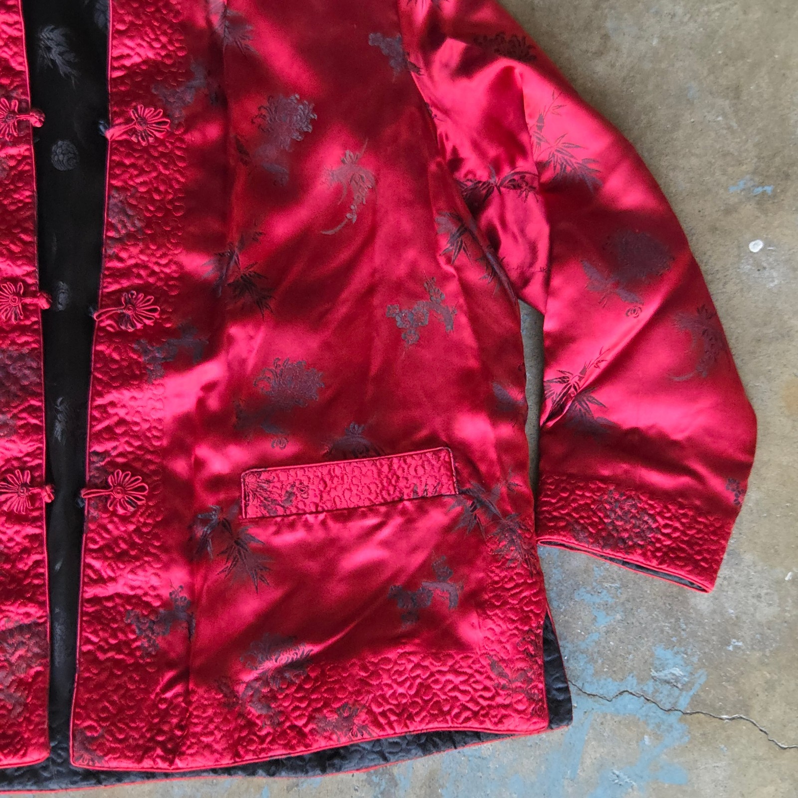 Vintage Asian Inspired Jacket Size XL Red Black Reversible Satin Frog Closure