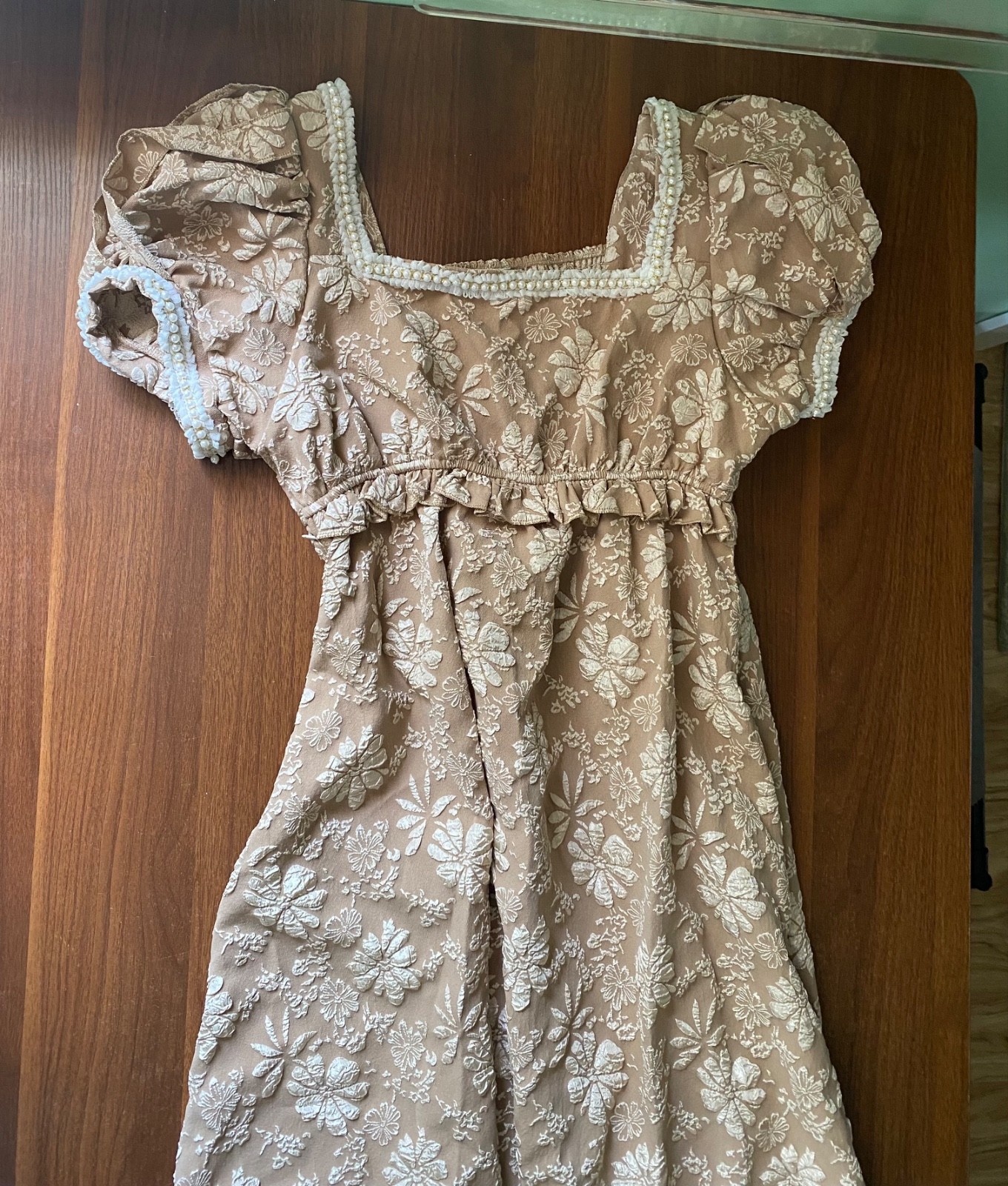 Vintage „Renaissance” Long Gown Floral Design Tan White Med