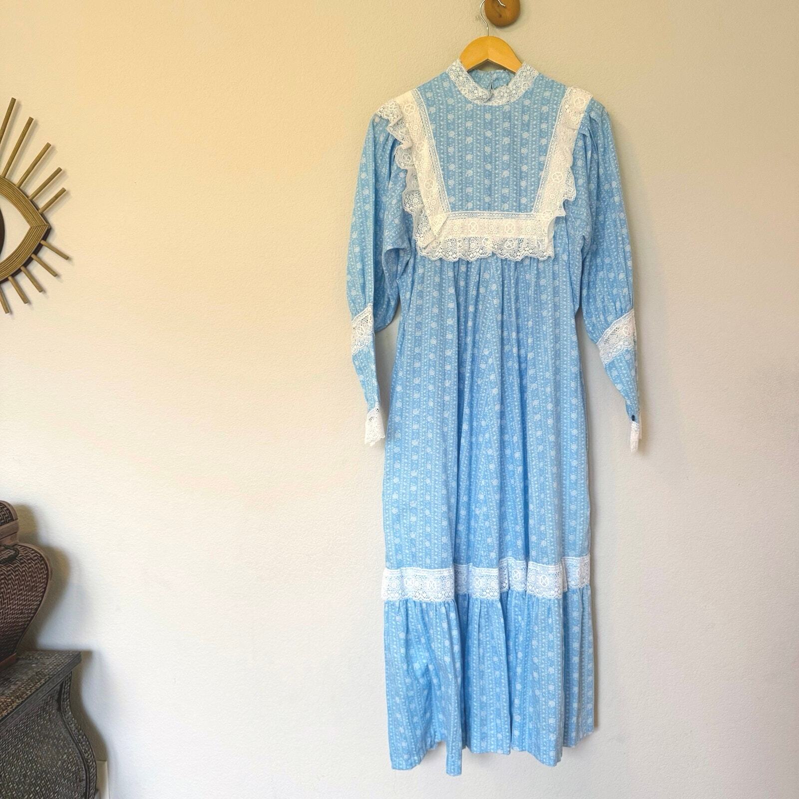 Vintage 70s prairie dress lace trim sky blue white floral leg of mutton sleeve M