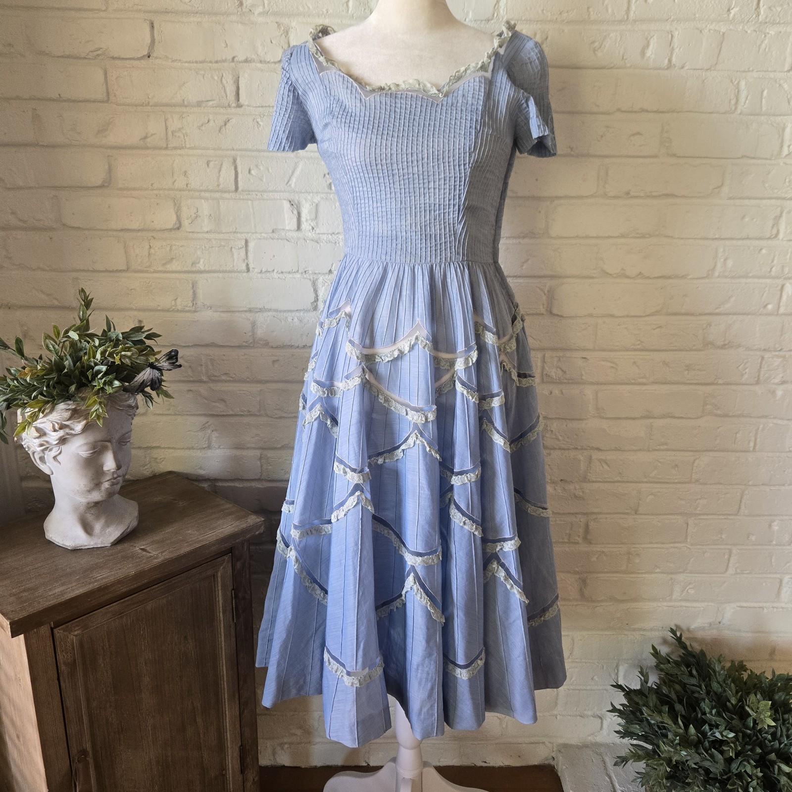 Vtg 1950s 60s Scalloped Lace Dress, XS, Cornflower Blue, Cotton Chambray