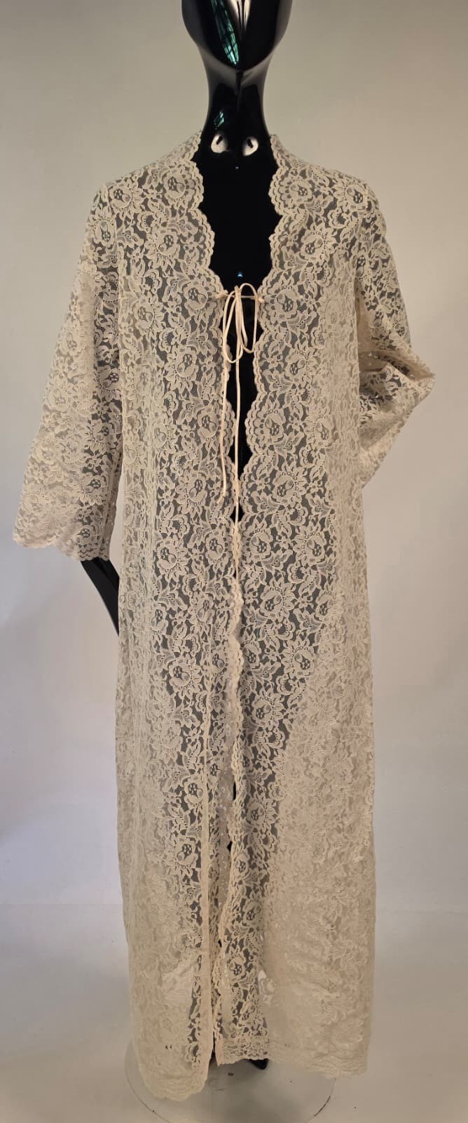 VINTAGE 1970’S LONG FLORAL LACE COAT W TIES