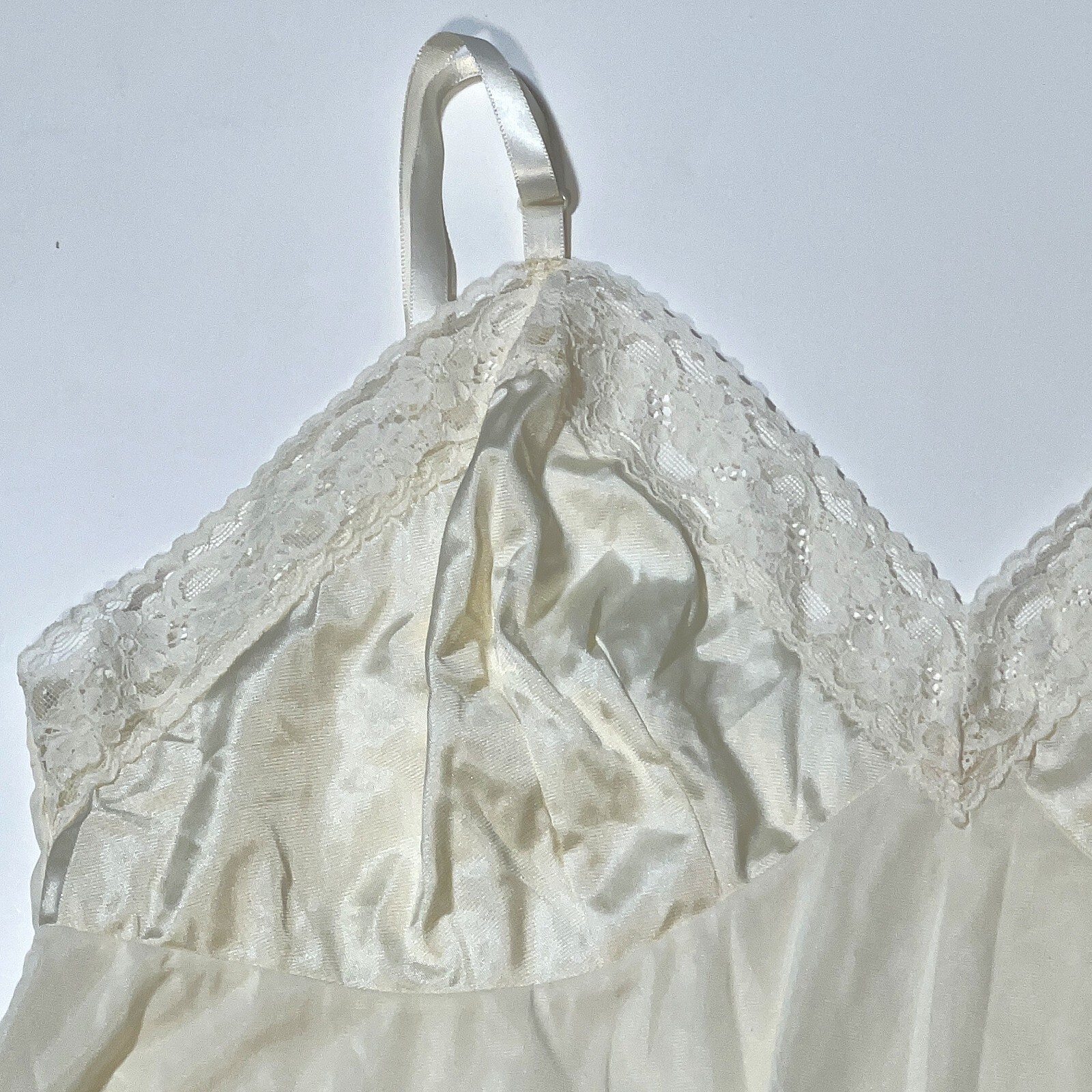VTG Vanity Fair C. Glow Full Slip Dress 38 Nylon Floral Lace Lingerie 10-103 24″