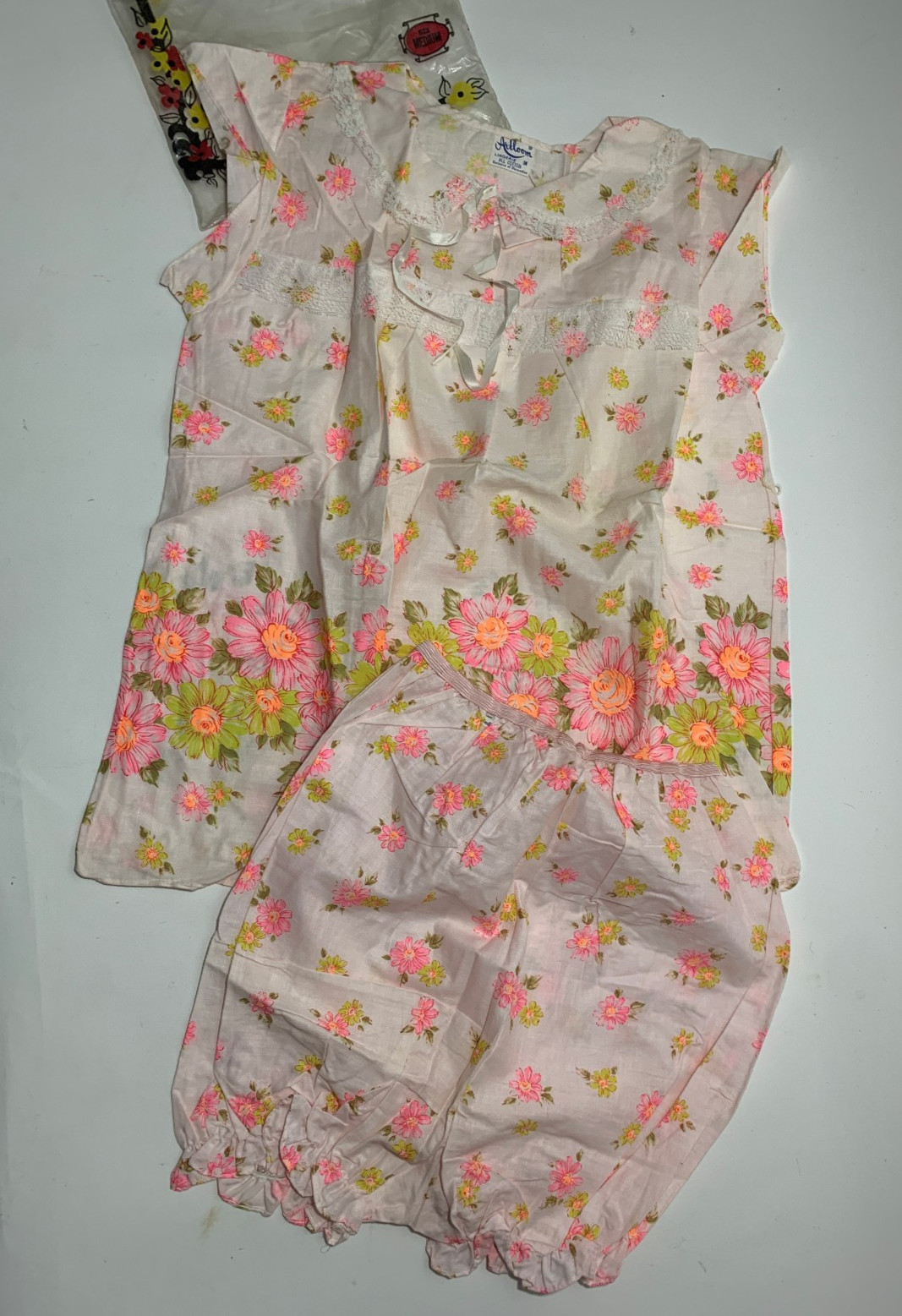 Vtg Artloom Lingerie 2 Piece Pajama Set – Size M – NOS – Florescent Floral Pink