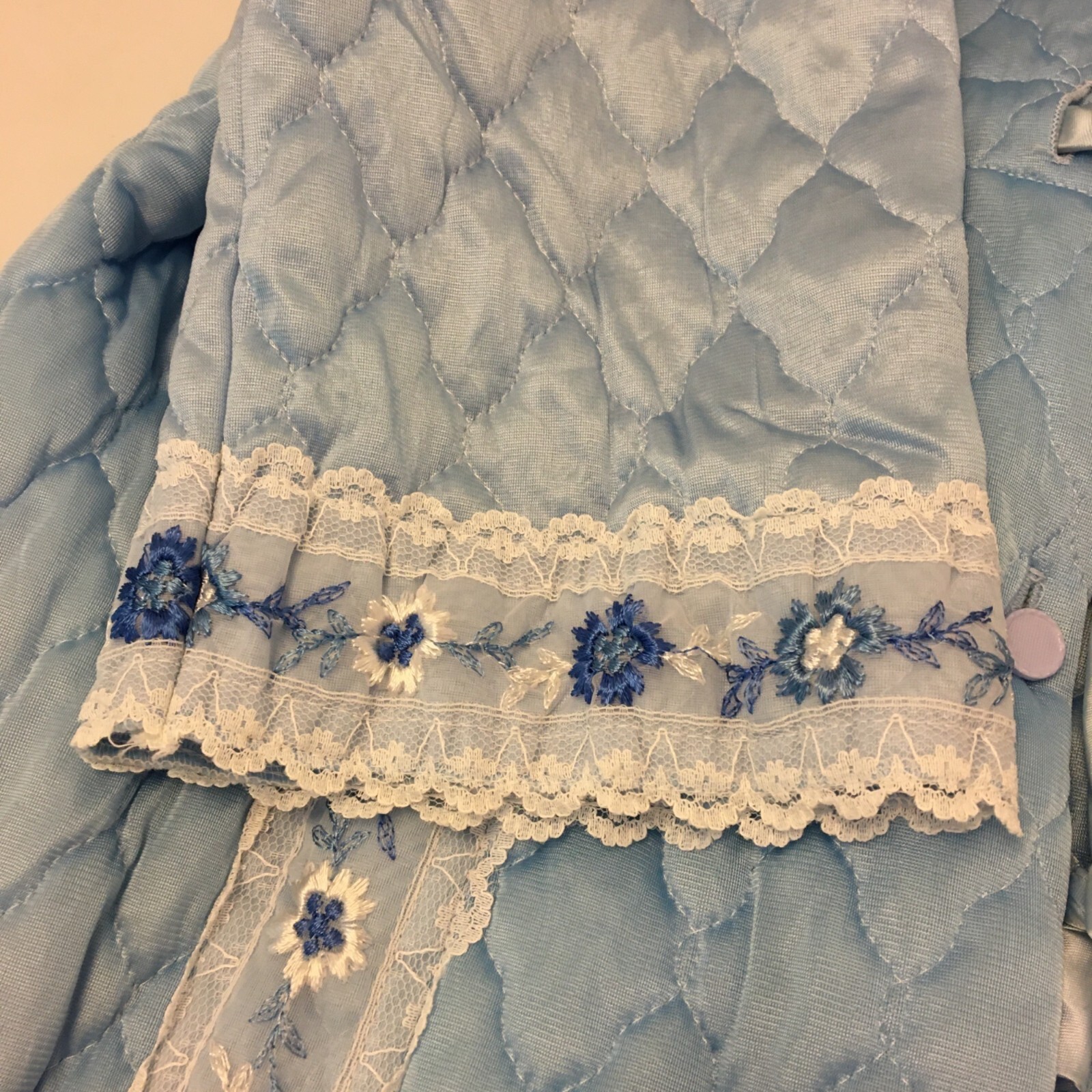 Vintage 60s 70s Light Quilted Long Robe Grannycore Coastal Grandma Lingerie (9)