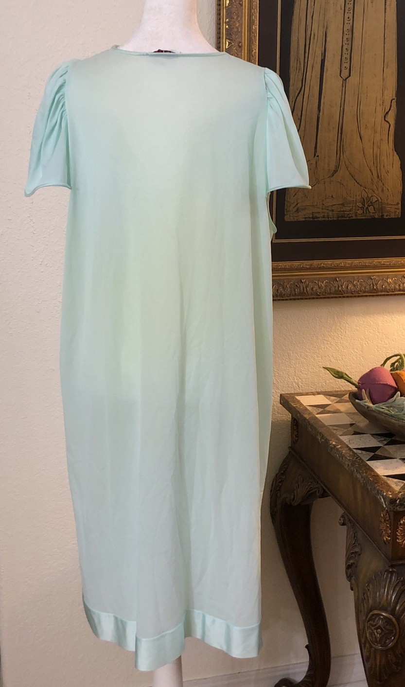VTG Vanity Fair Nightie Sz L Flowy Cap Sleeves Seafoam Night Gown Nylon