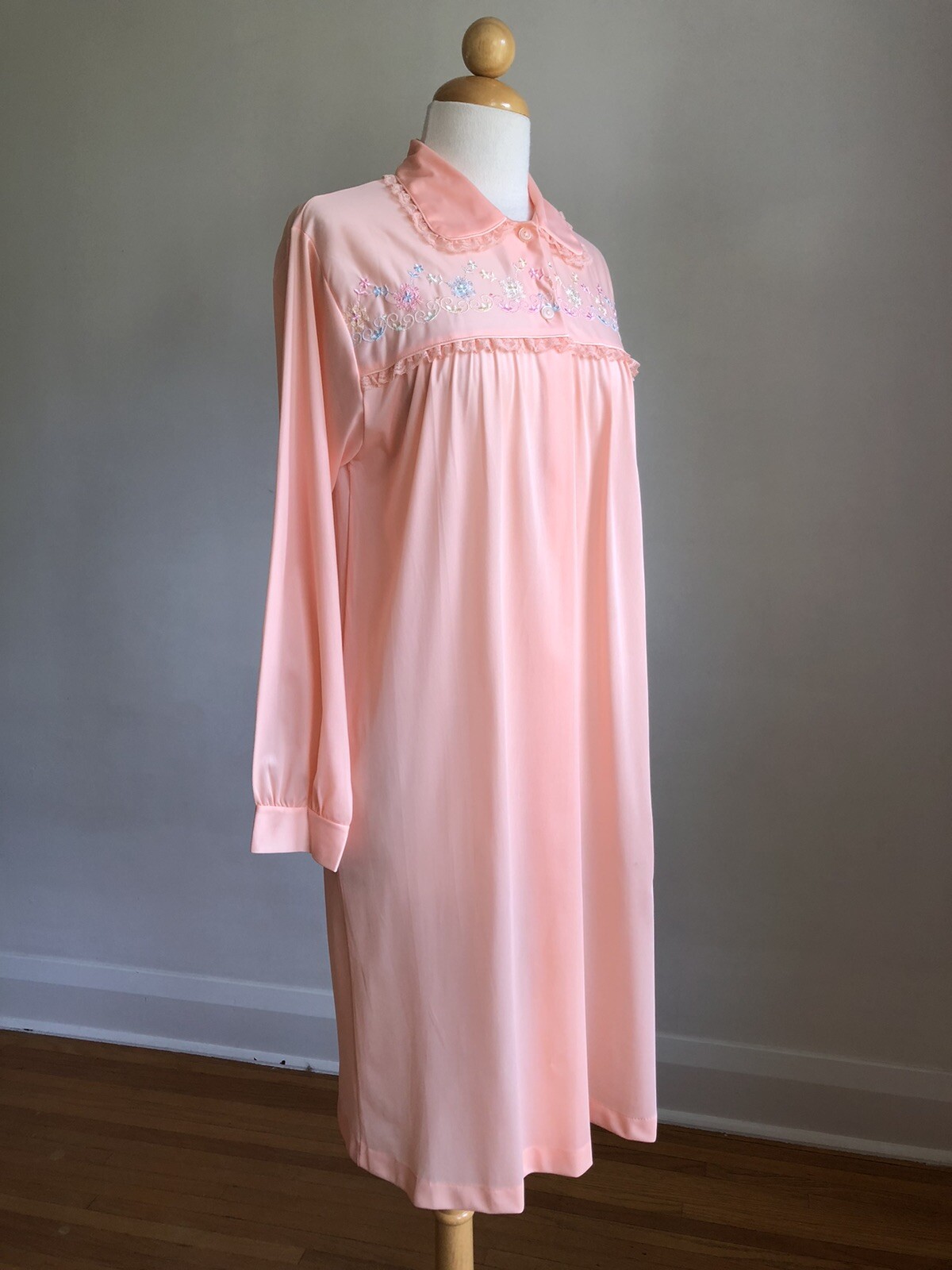 STUNNING VTG KATZ Peach Nylon & Lace Embroidered Nightgown Lingerie SZ S