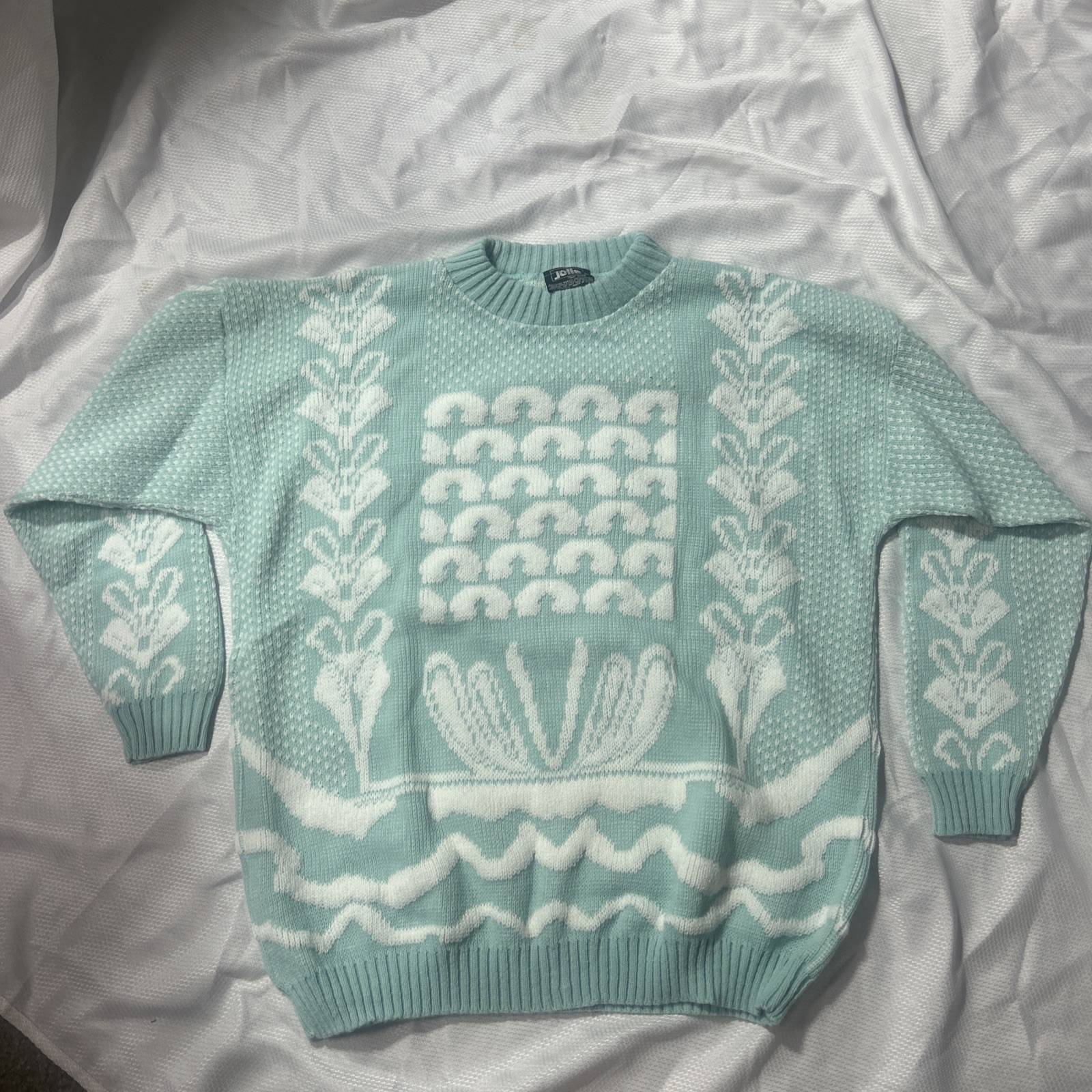 Adorable 80’s Vintage Geometric Pattern Sweater in Pale Seafoam Color