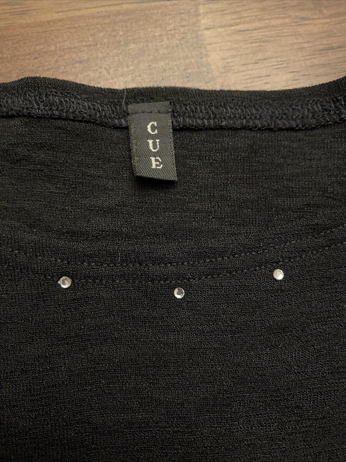 Cue Womens M Black pullover t-shirt