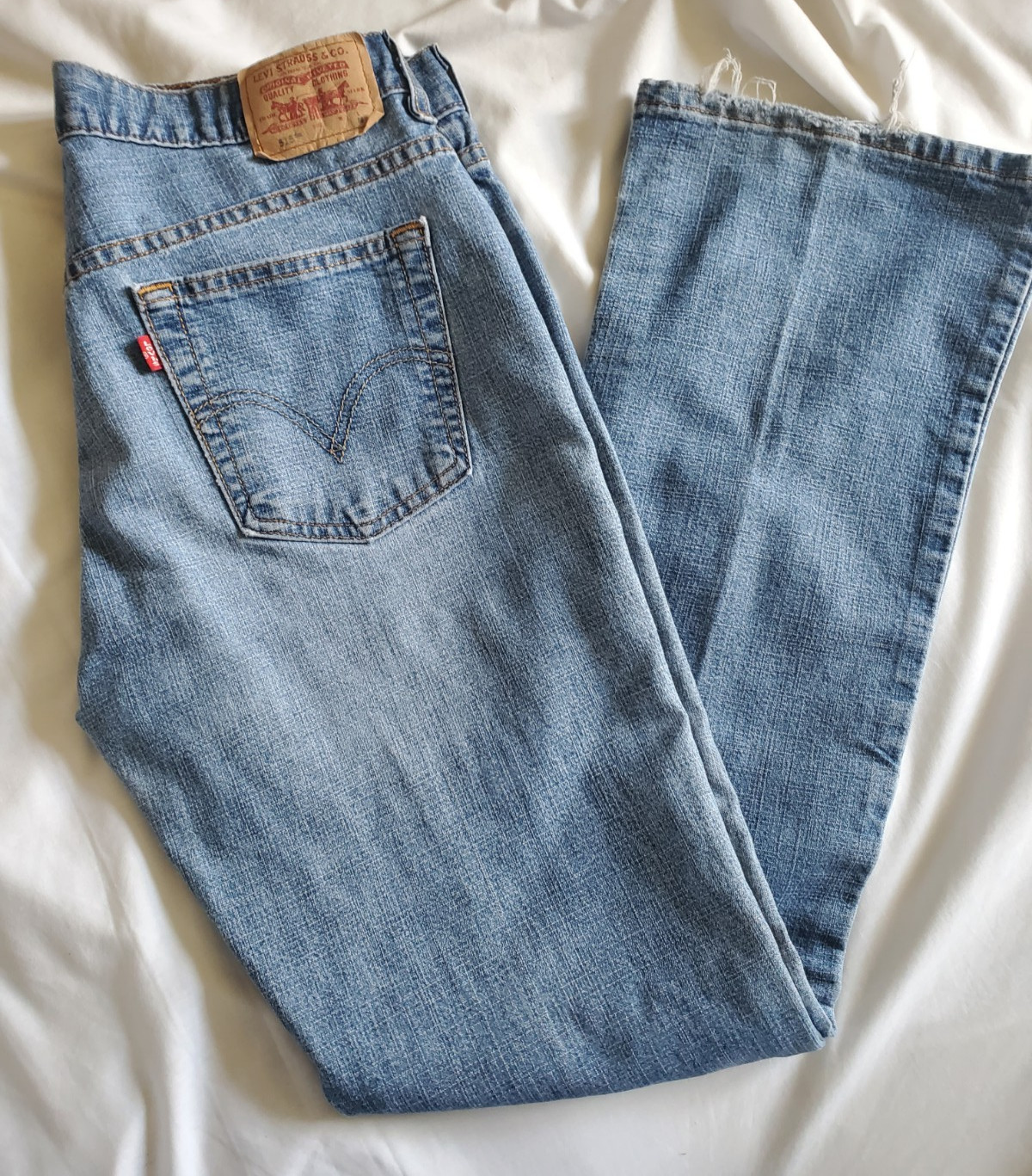 Levi’s Nouveau 515 bootcut woman’s jeans sz 10-Light rinse-thin material
