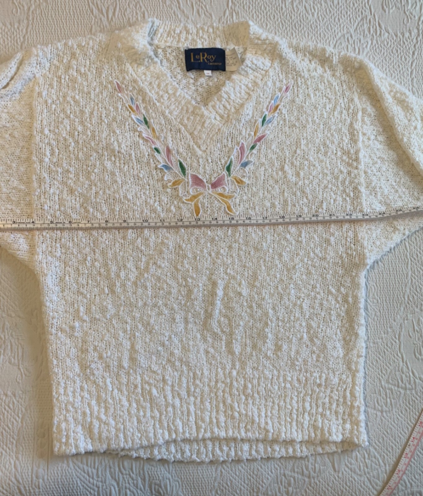 Vintage LeRoy Knitwear Cream Textured Sweater w/ Pastel Appliqué Grandmacore