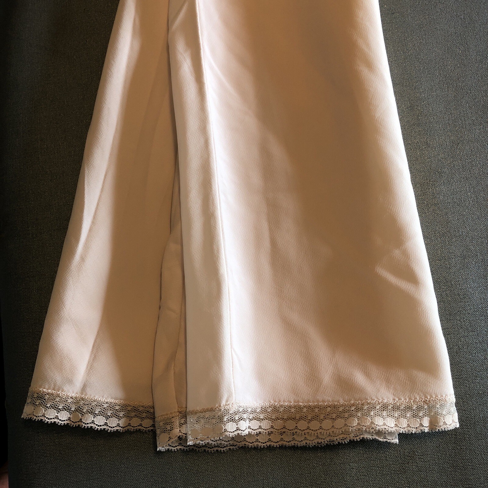 Vintage Half-Slip Dainty Lace Trim Cream 20″-32″Waist 25″L SMALL Pre-Owned