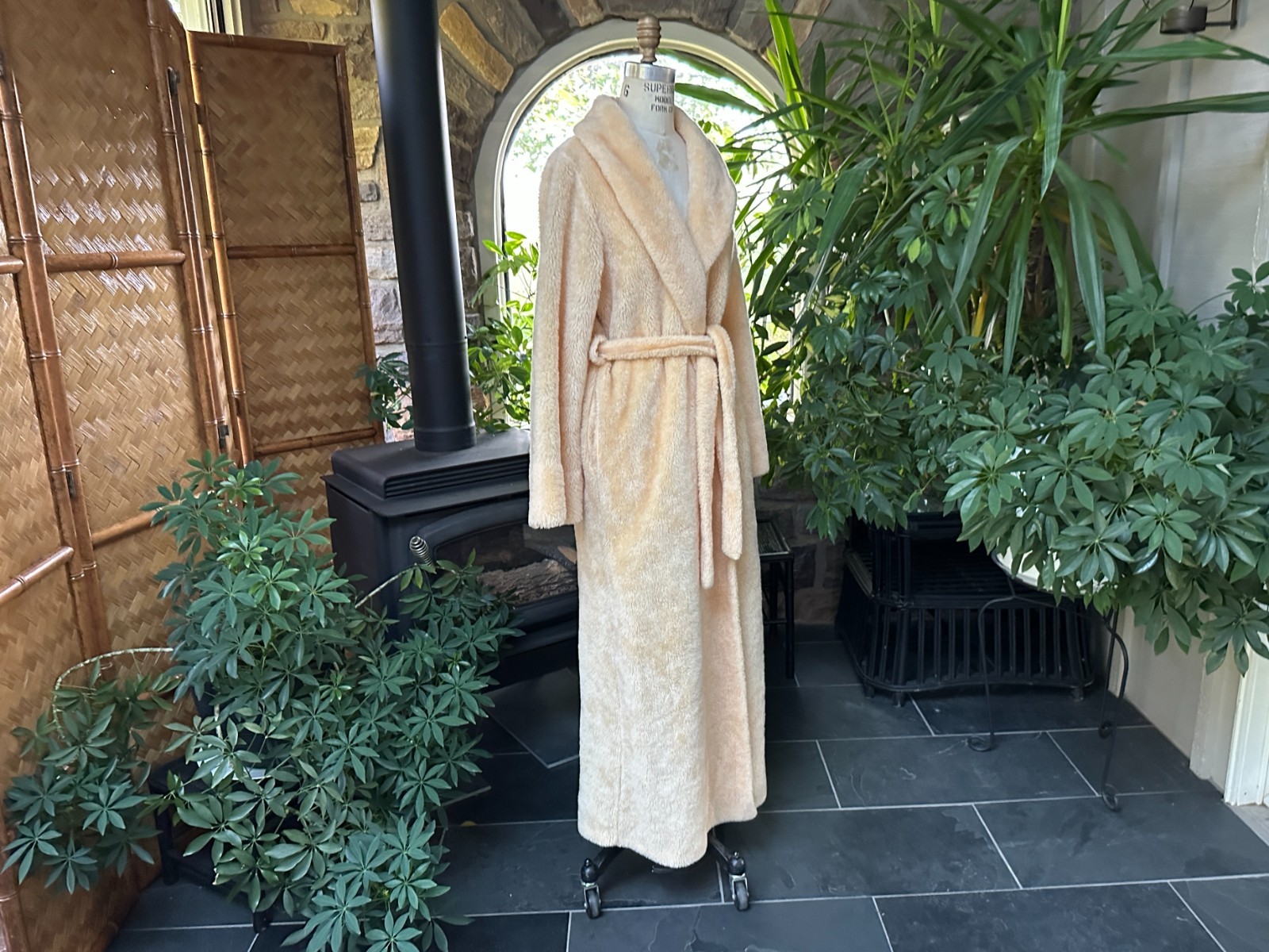 Vintage 1970s Creamy Ivory Faux Fur Pile Wrap Robe Tiffany Loungewear