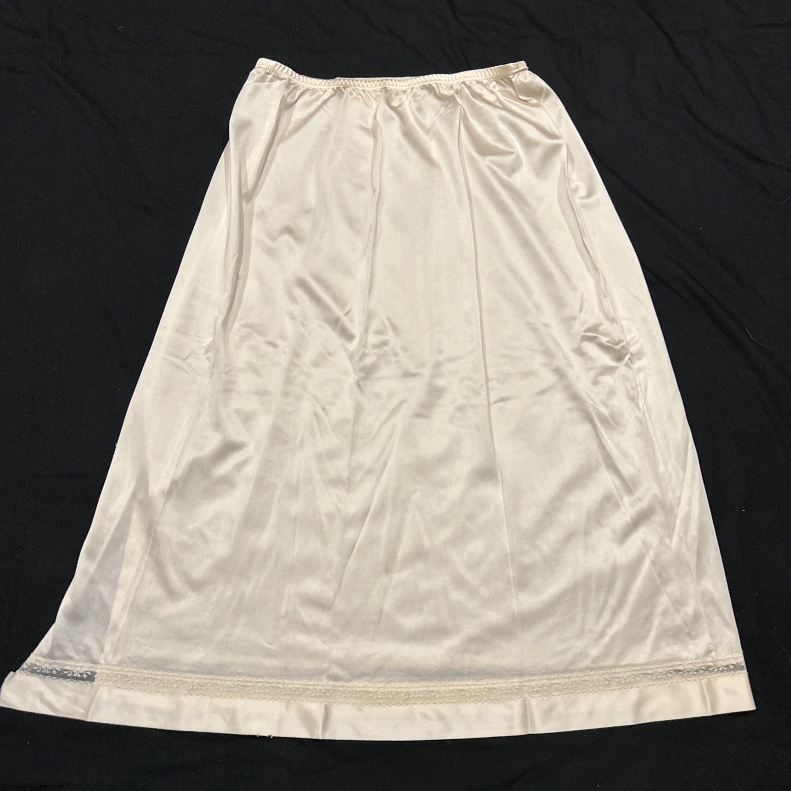 Vintage Lorraine Satin Skirt Half Slip Women Medium Ivory Cream Color Nylon B29