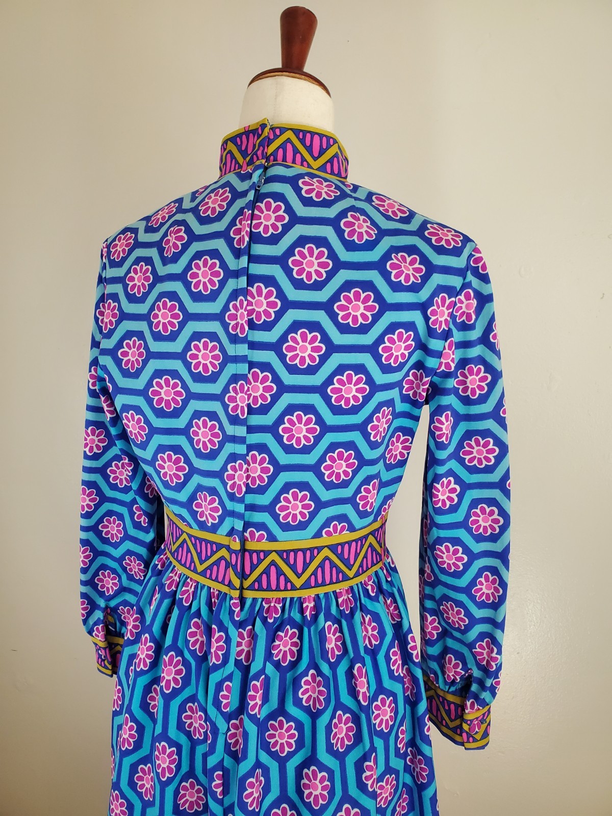Vintage 70’s Flower Power Psychadelic Mod Neon dress Saks Young Dimensions