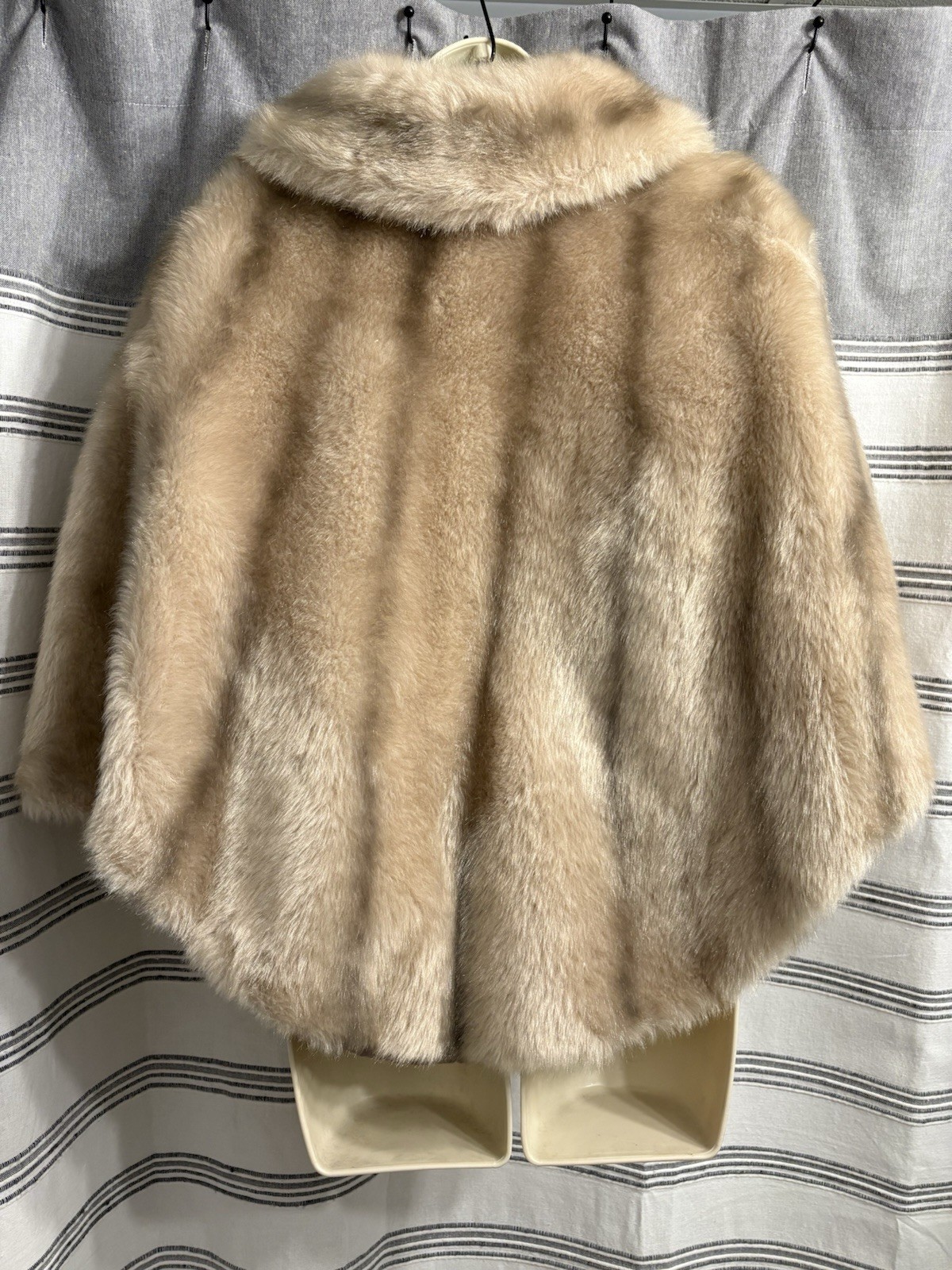 Vintage Regina Glenara By Glenoit Faux Fur Cape. Brown. Excellent Condition